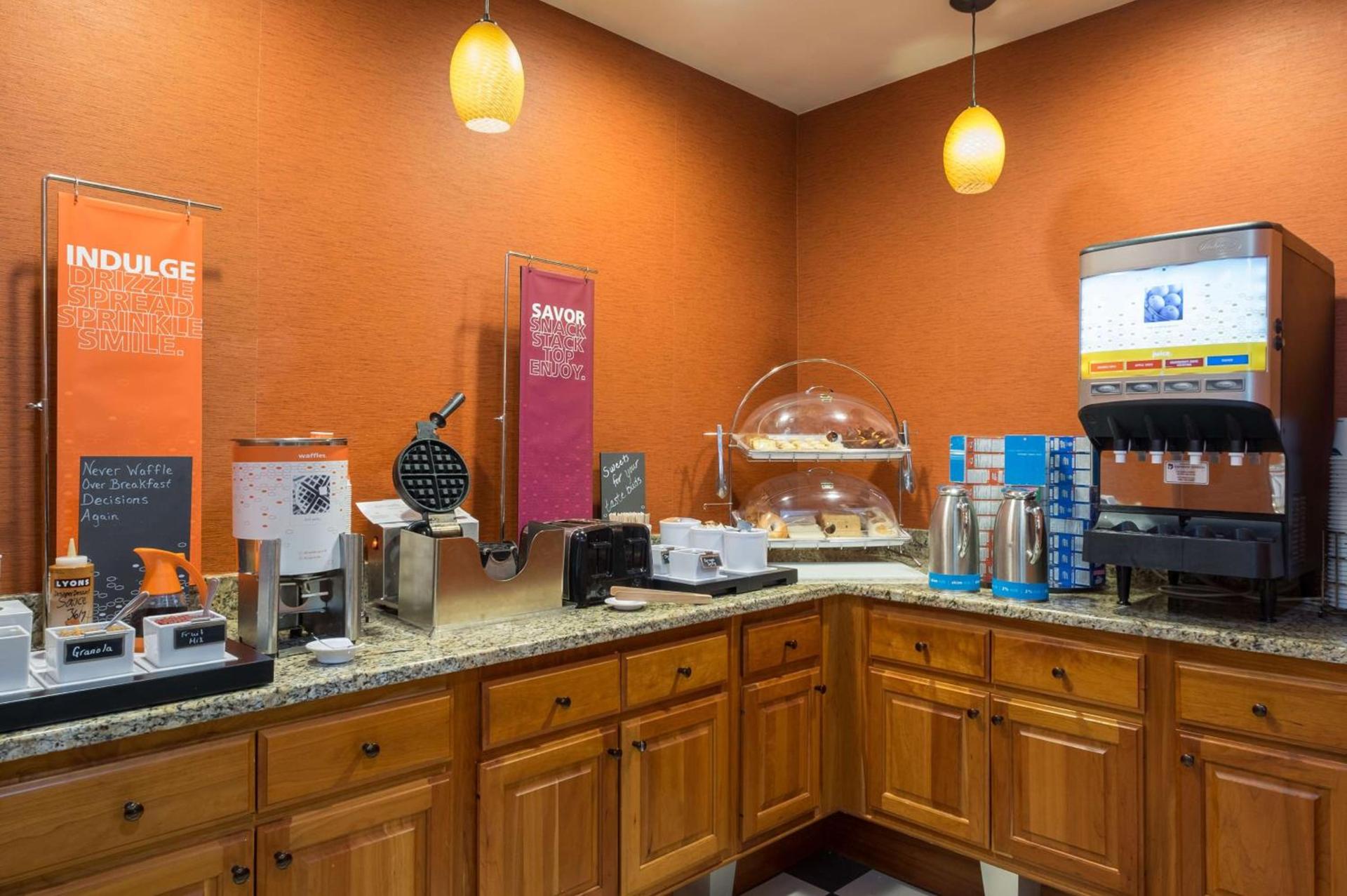 Hampton Inn Waterville photo 16