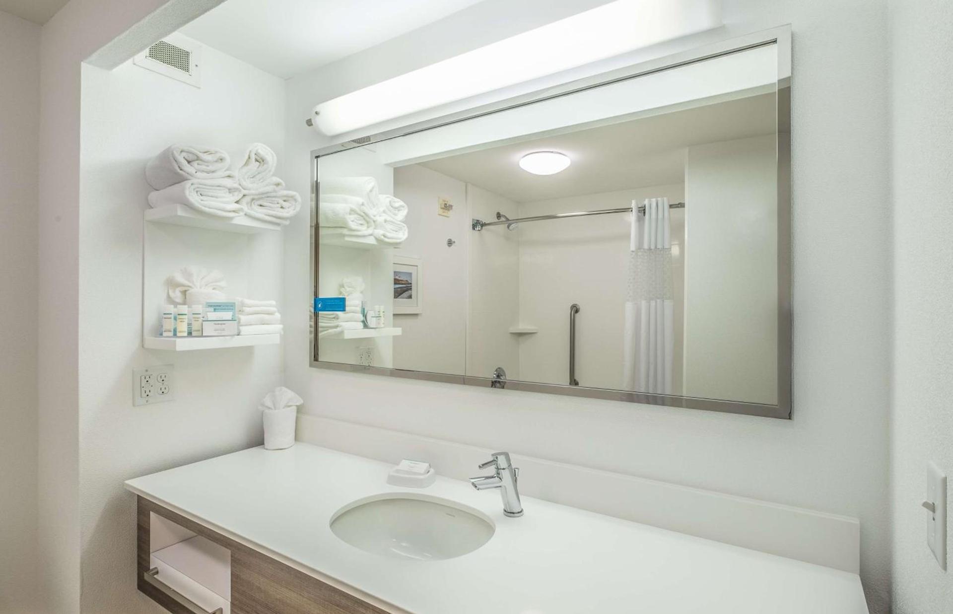 Hampton Inn Waterville photo 20