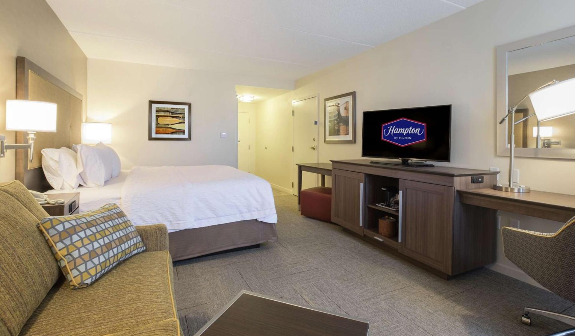 Hampton Inn Waterville photo 22