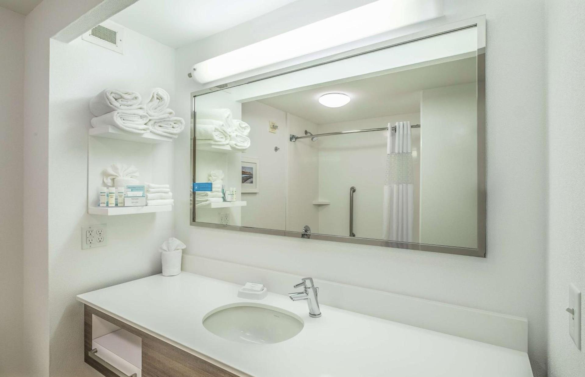 Hampton Inn Waterville photo 24