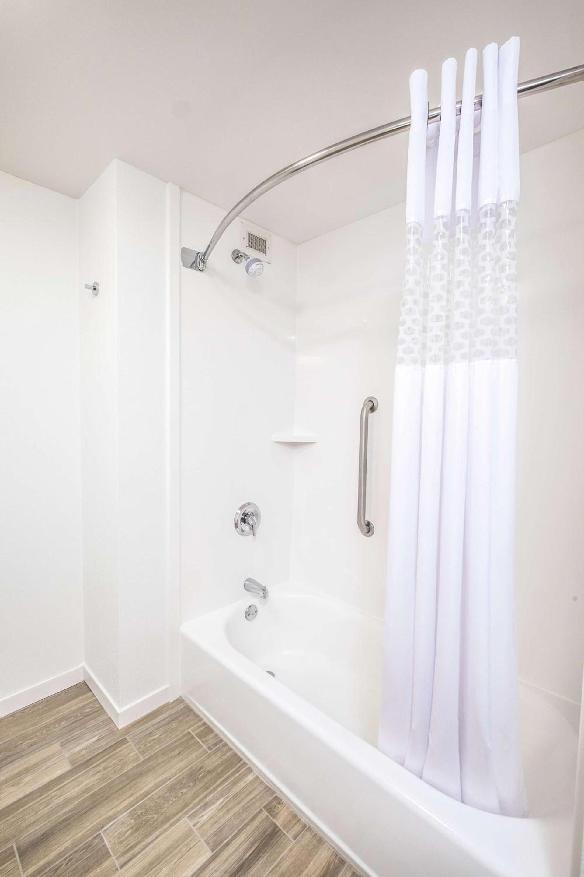 Hampton Inn Waterville photo 26
