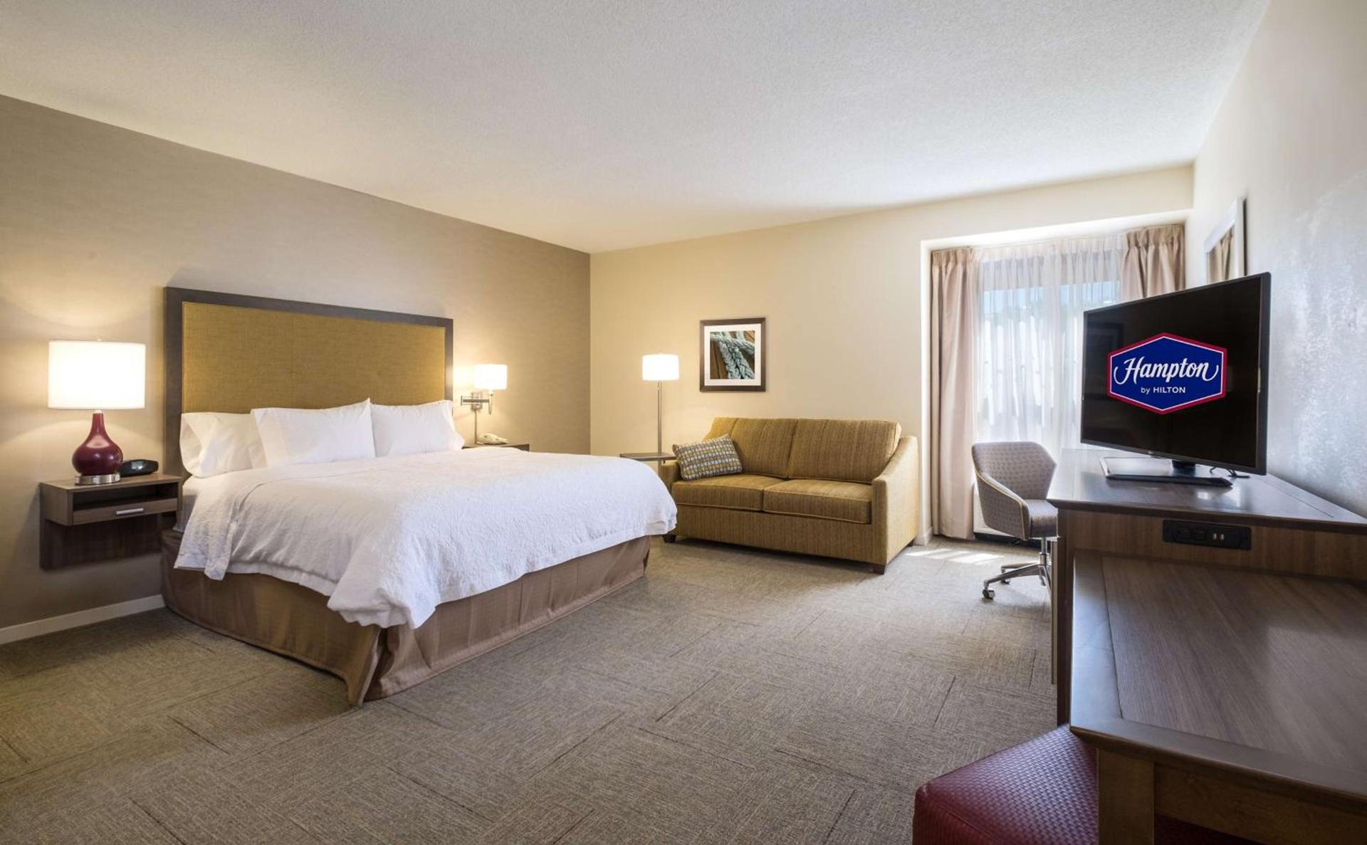 Hampton Inn Waterville photo 29