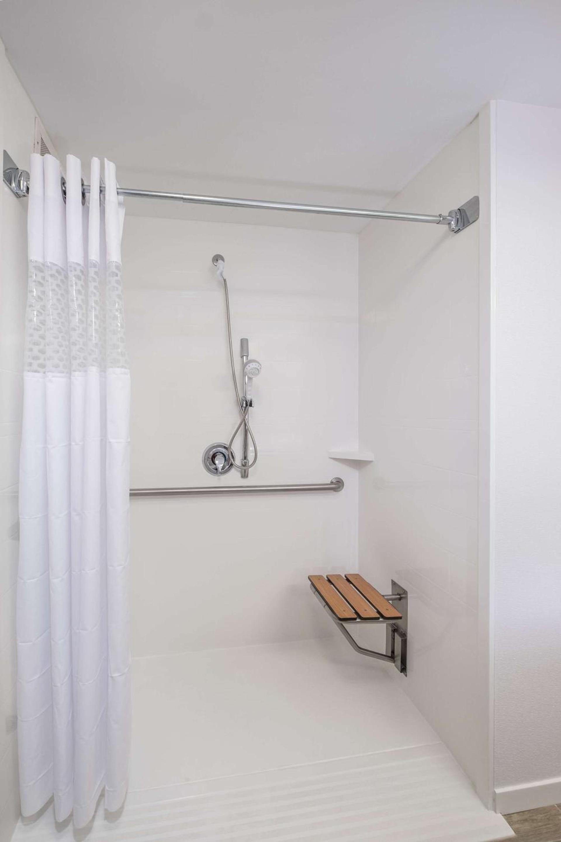 Hampton Inn Waterville photo 31