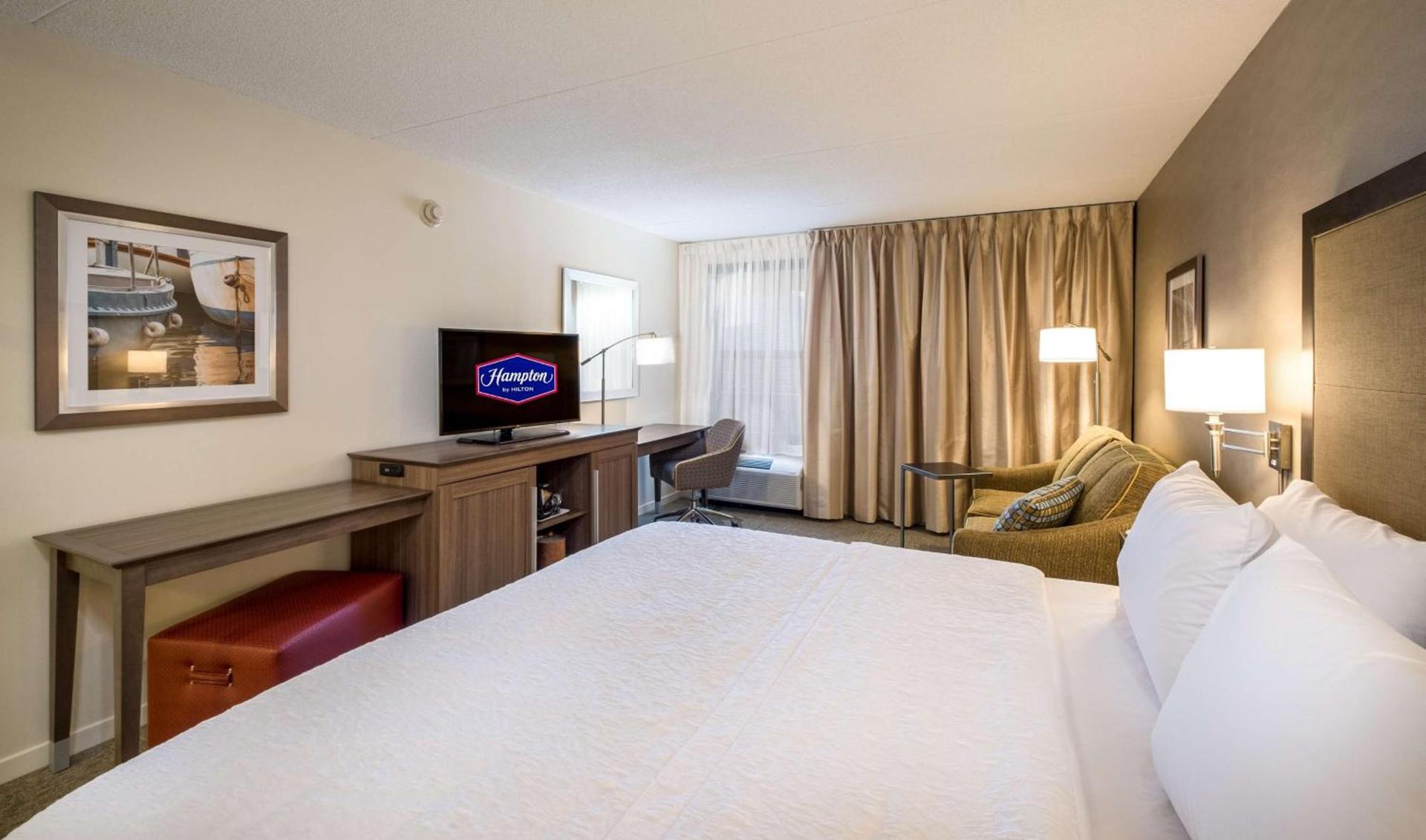 Hampton Inn Waterville photo 32
