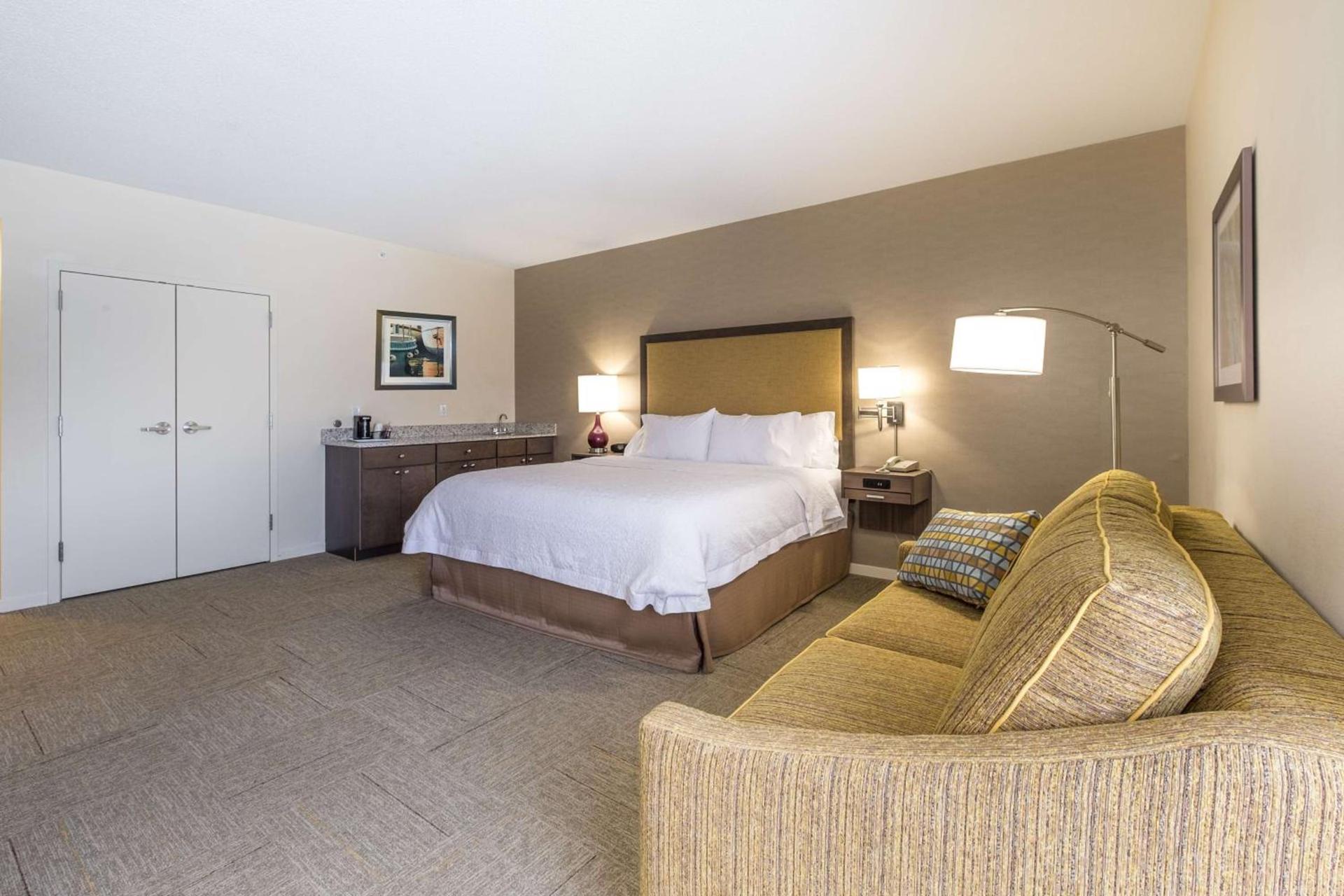 Hampton Inn Waterville photo 33