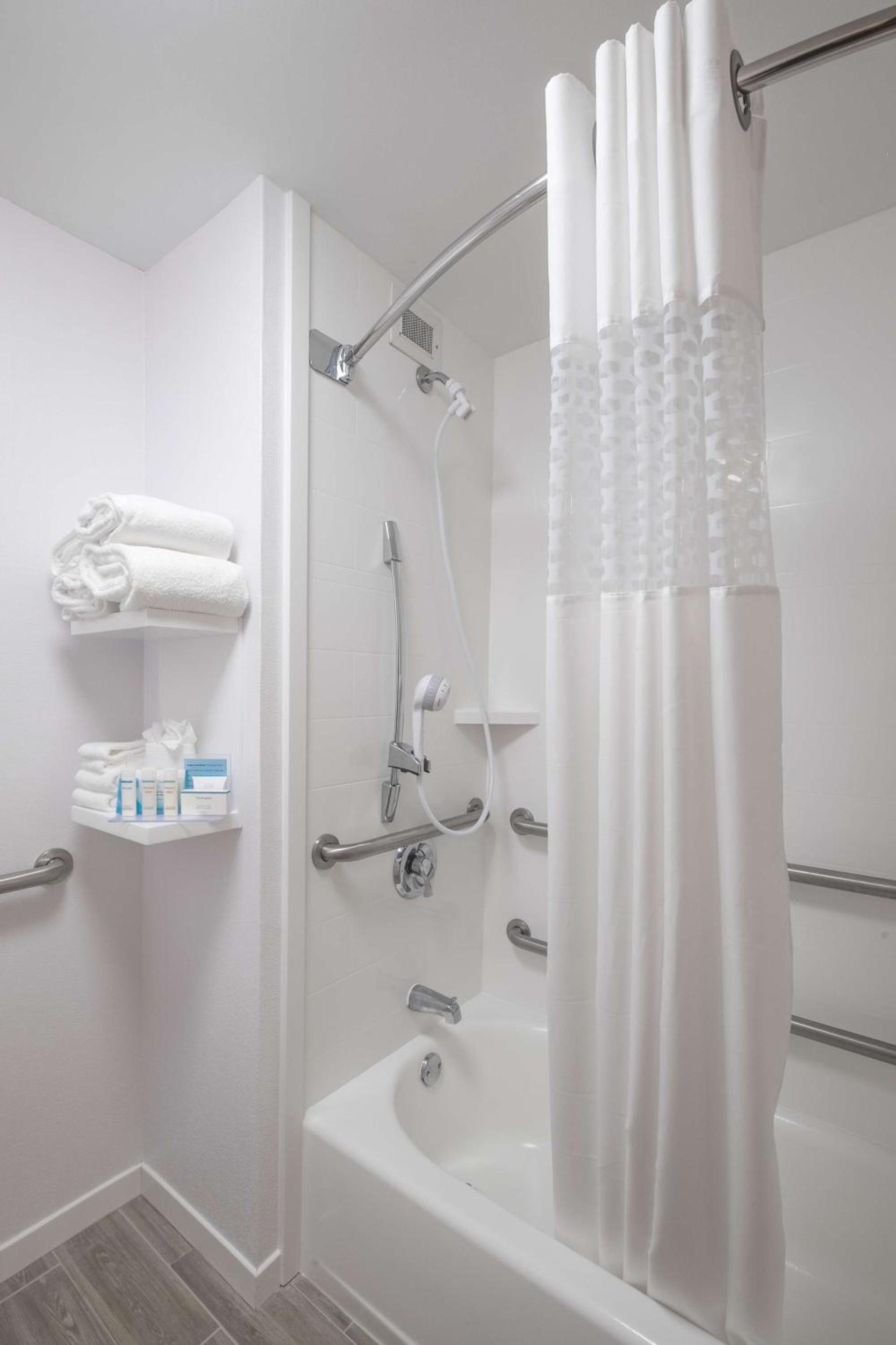 Hampton Inn Waterville photo 42
