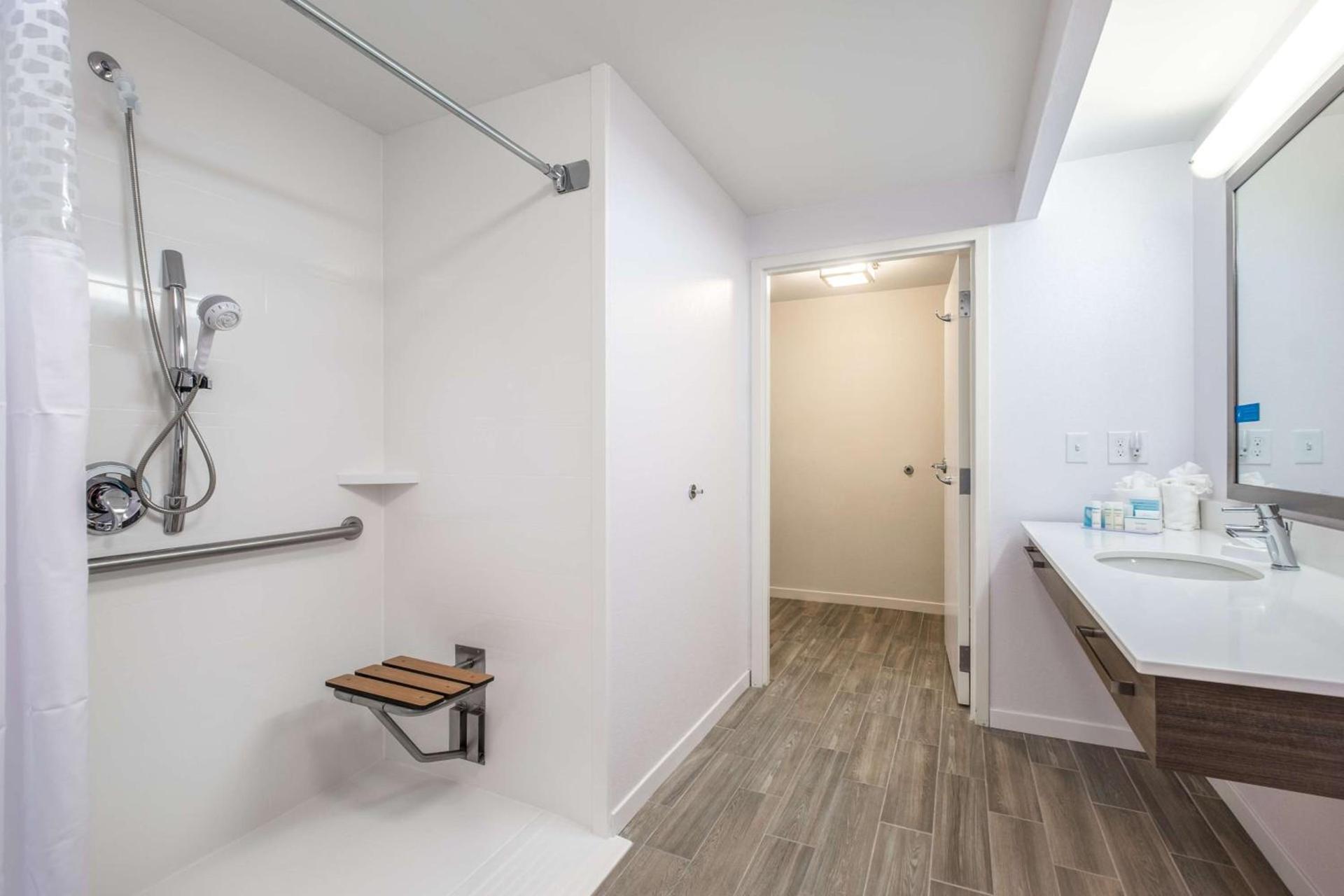Hampton Inn Waterville photo 46