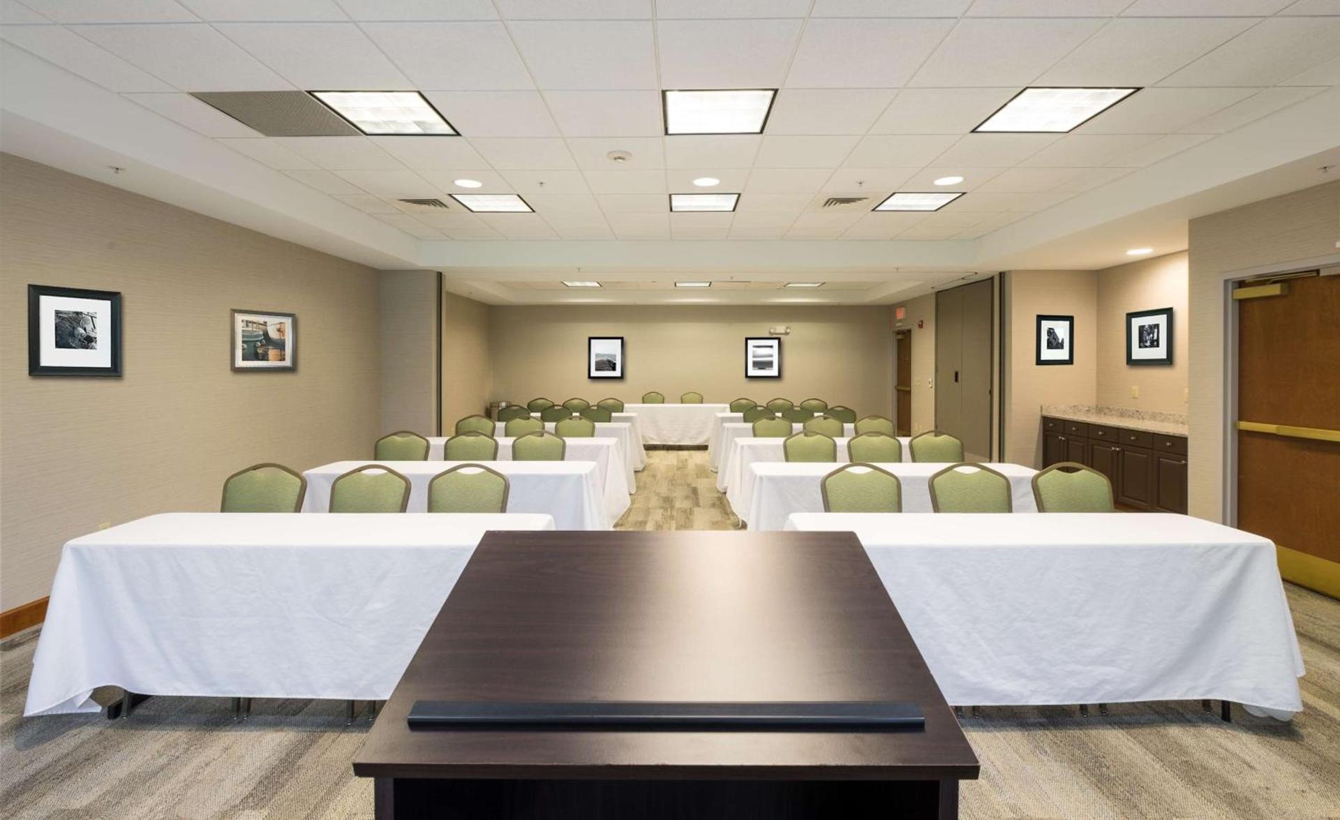 Hampton Inn Waterville photo 49