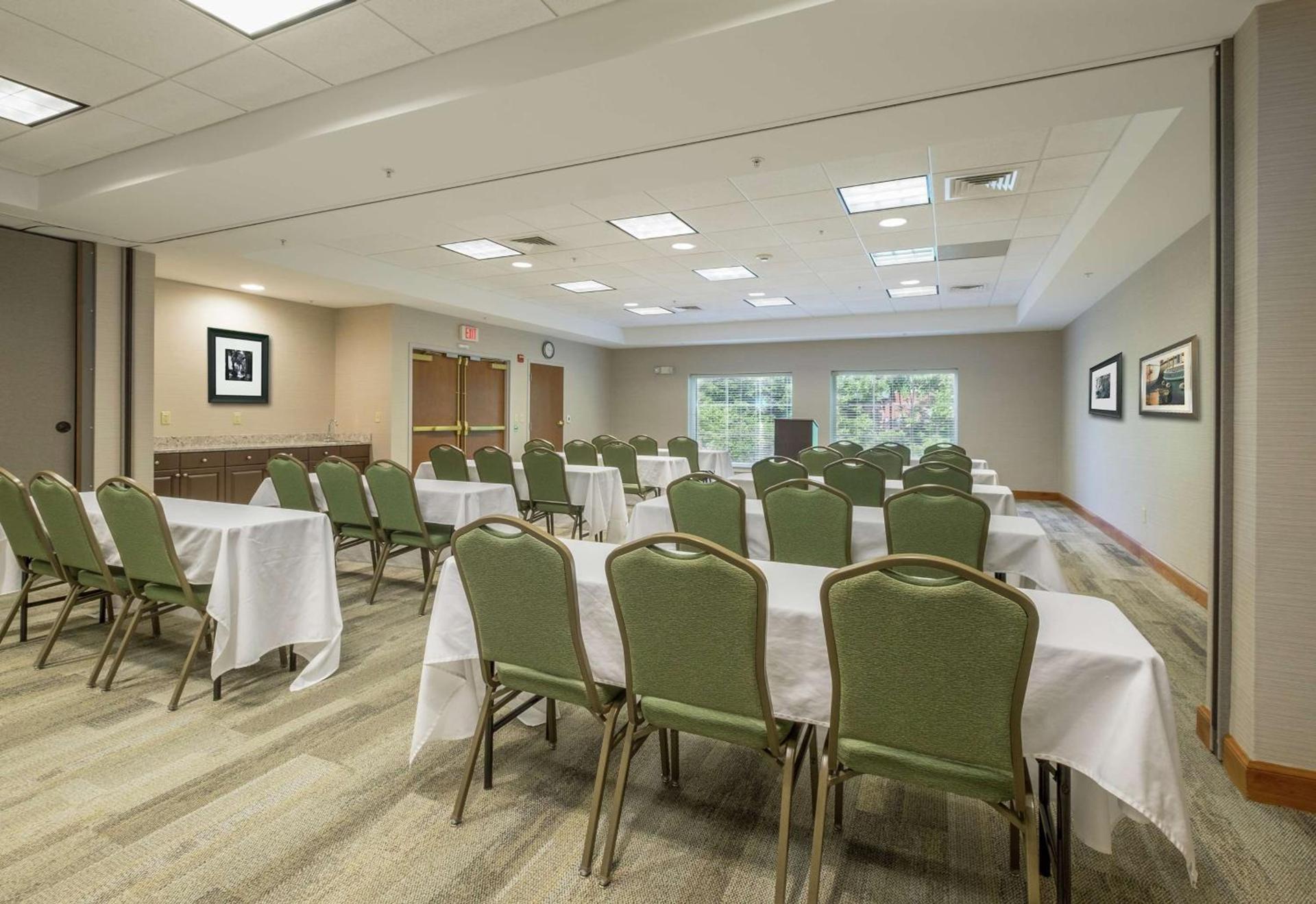 Hampton Inn Waterville photo 48