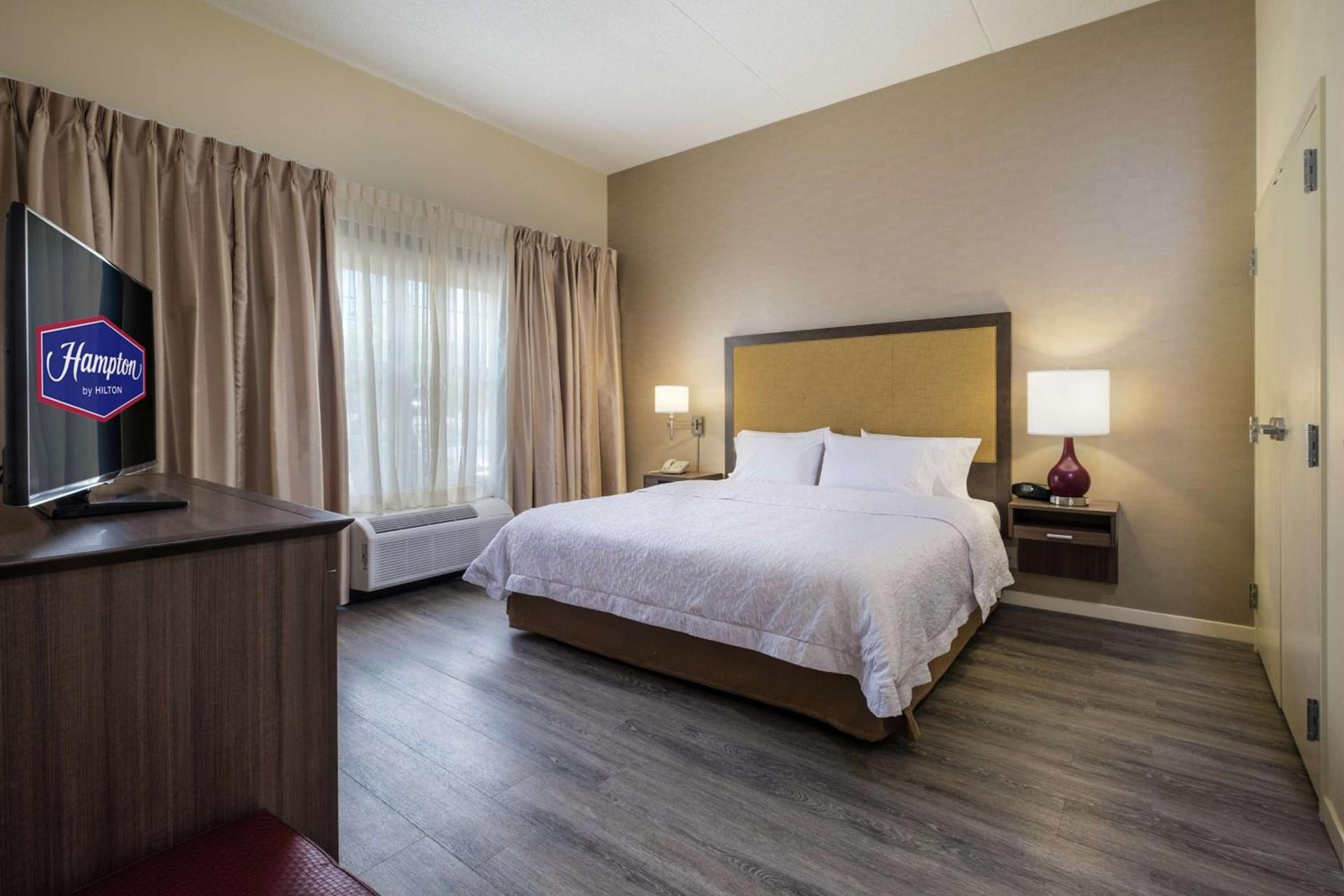 Hampton Inn Waterville photo 52