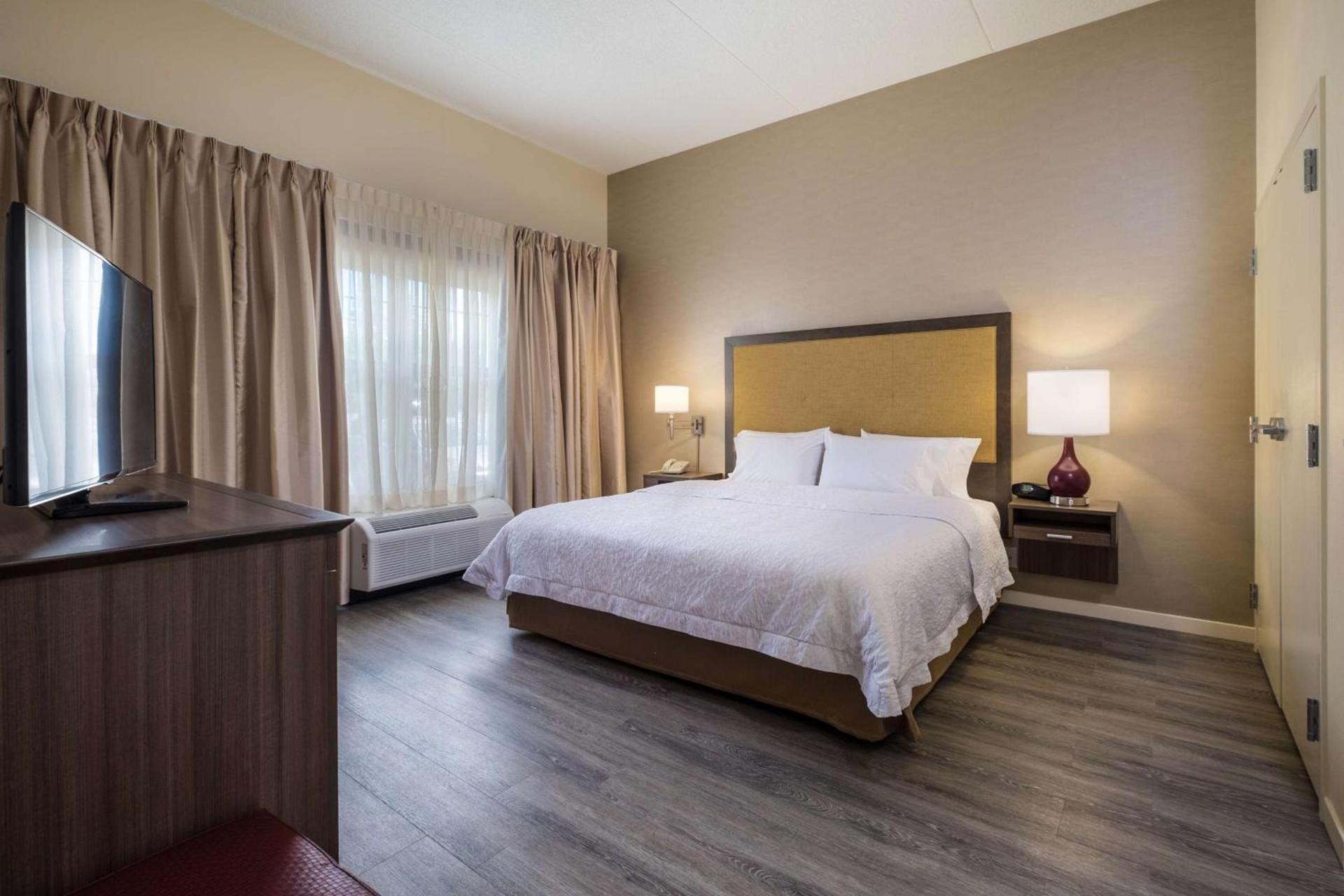 Hampton Inn Waterville photo 54