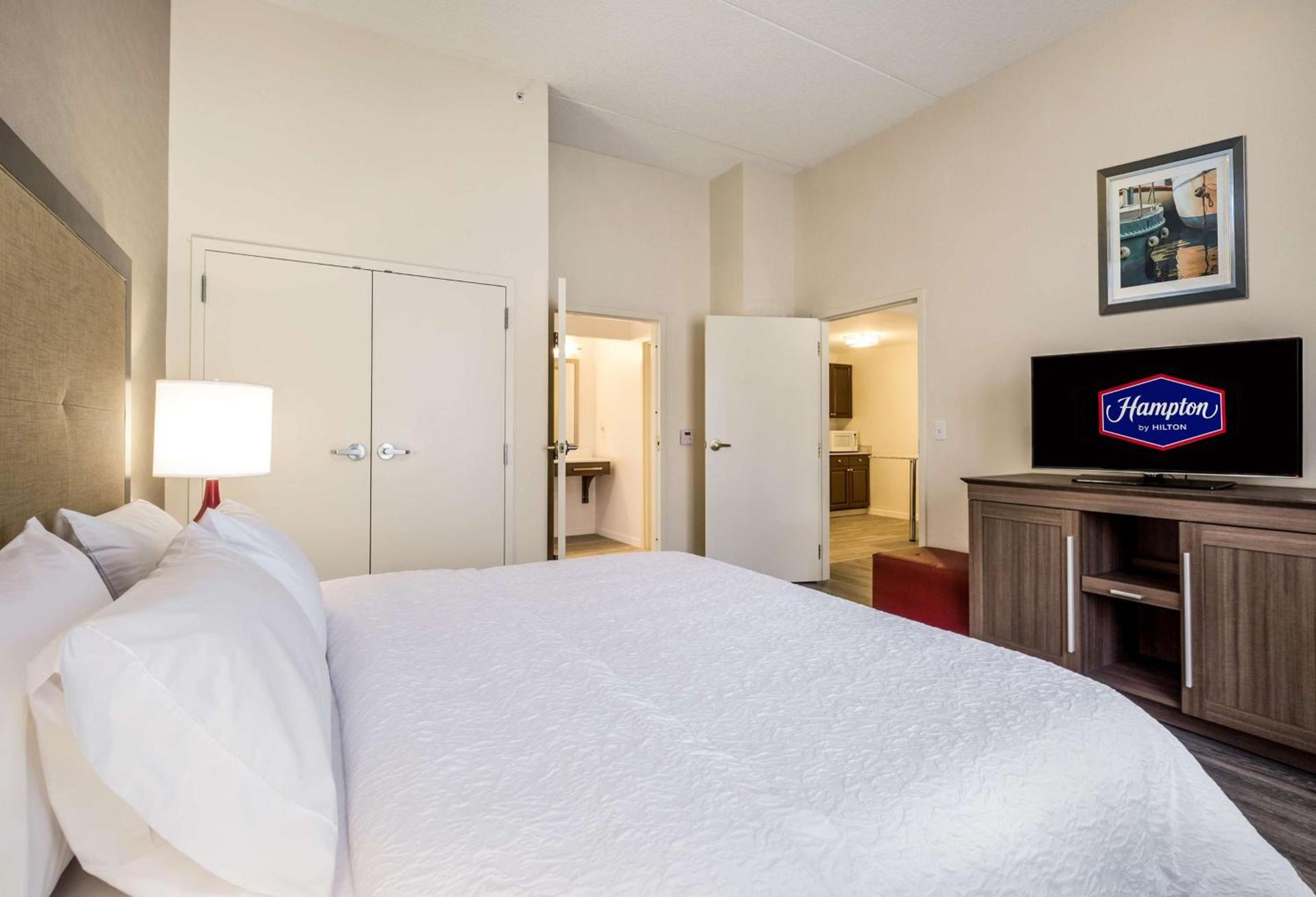 Hampton Inn Waterville photo 55
