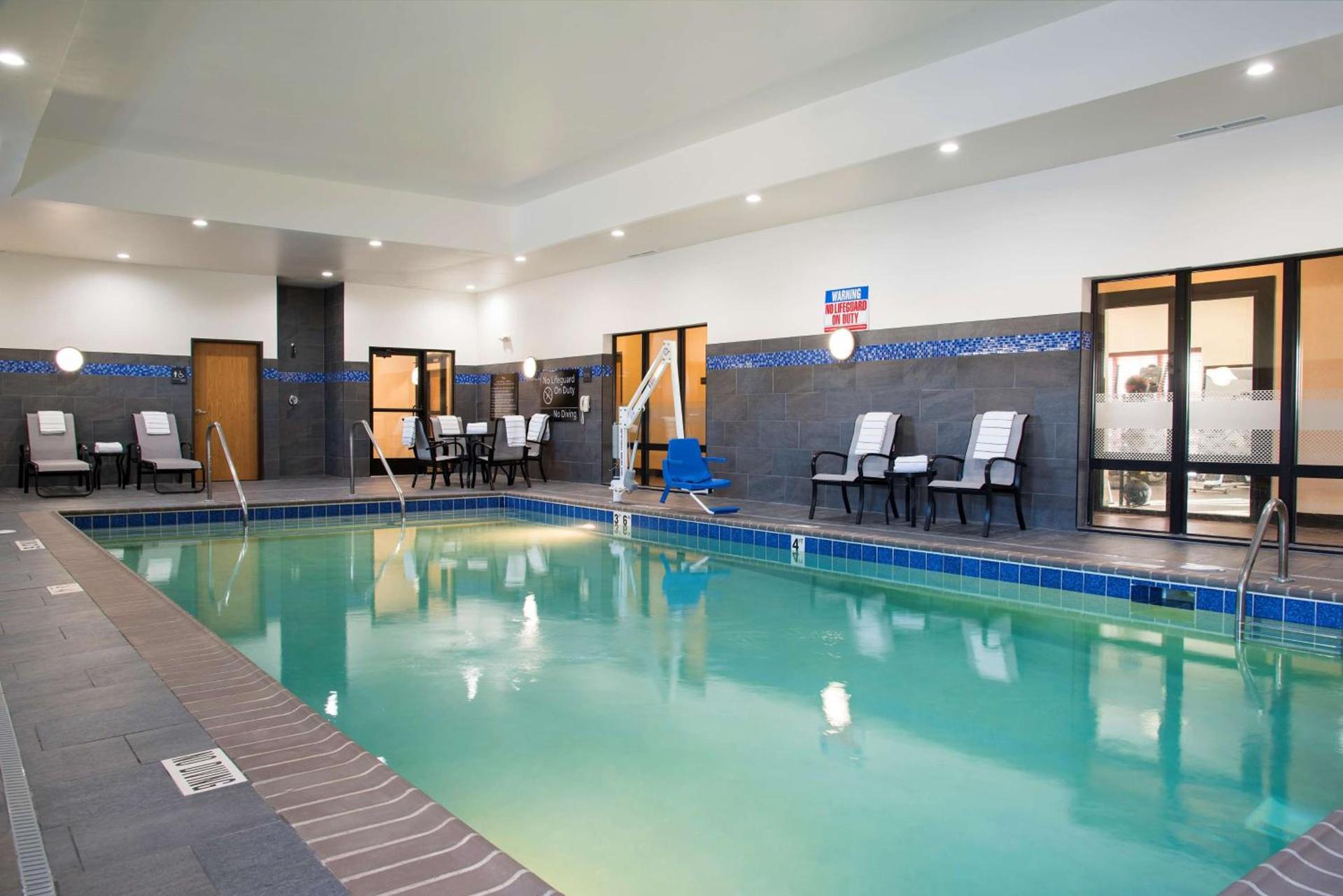 Hampton Inn Kalamazoo photo 7