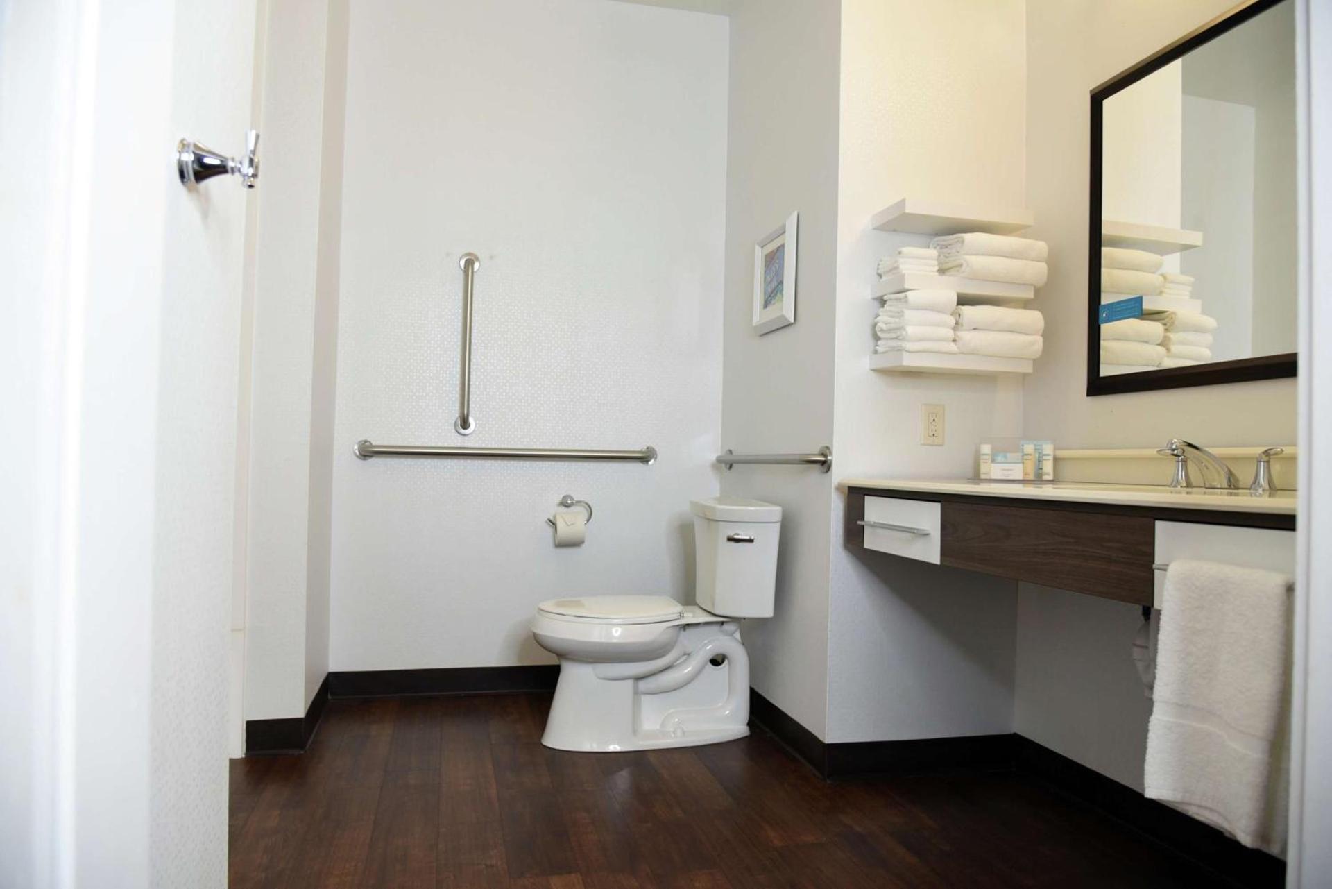 Hampton Inn Kalamazoo photo 13