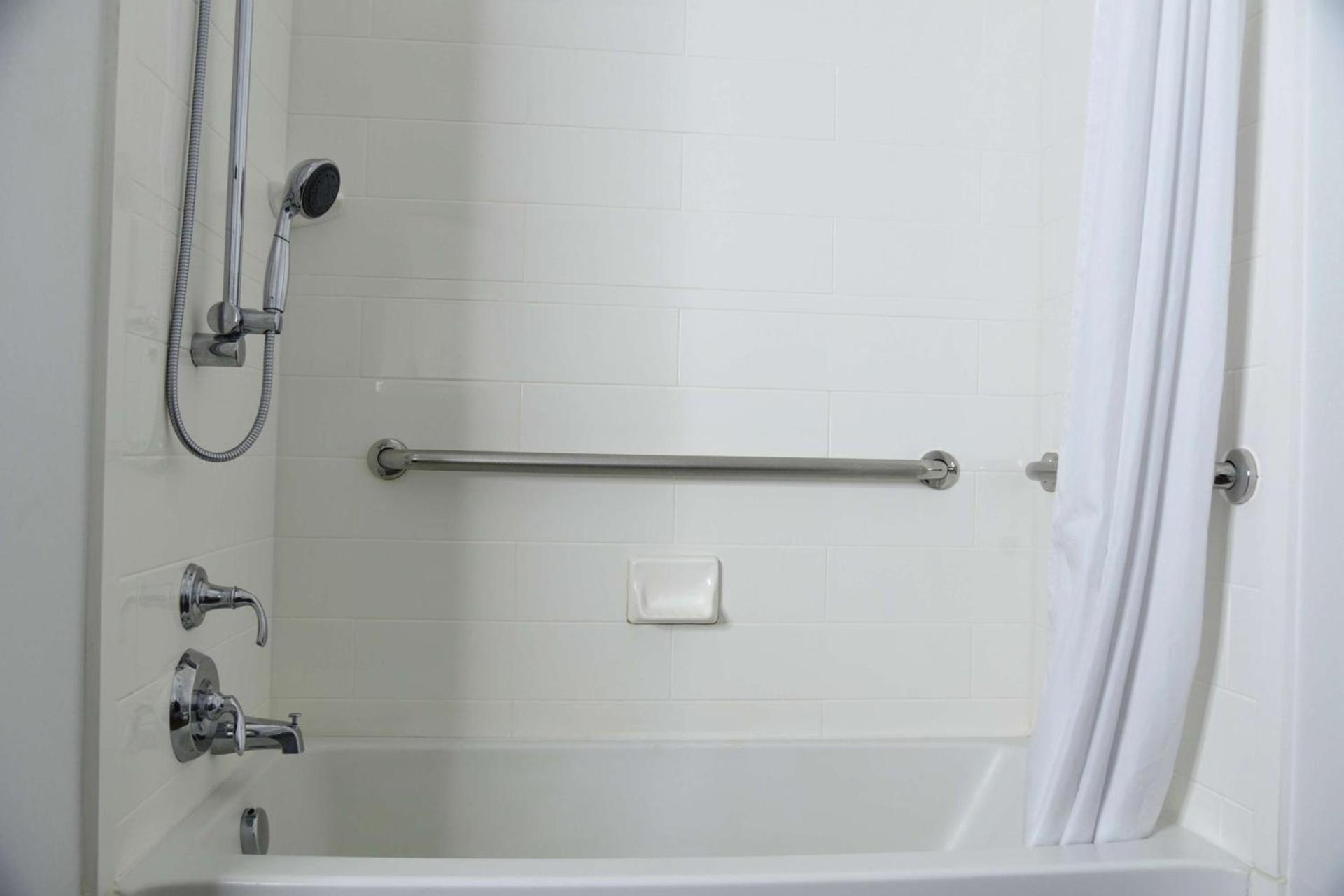 Hampton Inn Kalamazoo photo 15