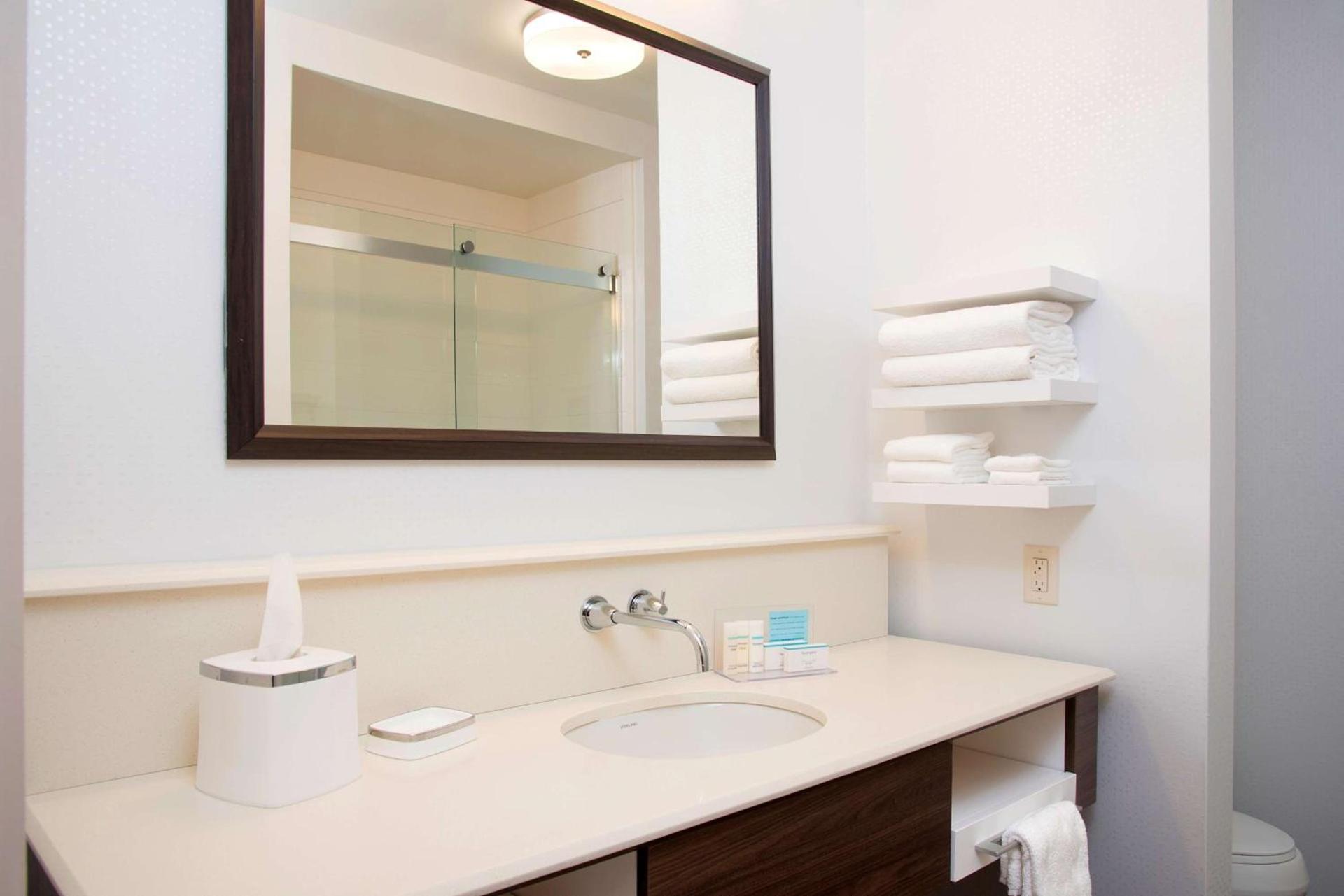 Hampton Inn Kalamazoo photo 19