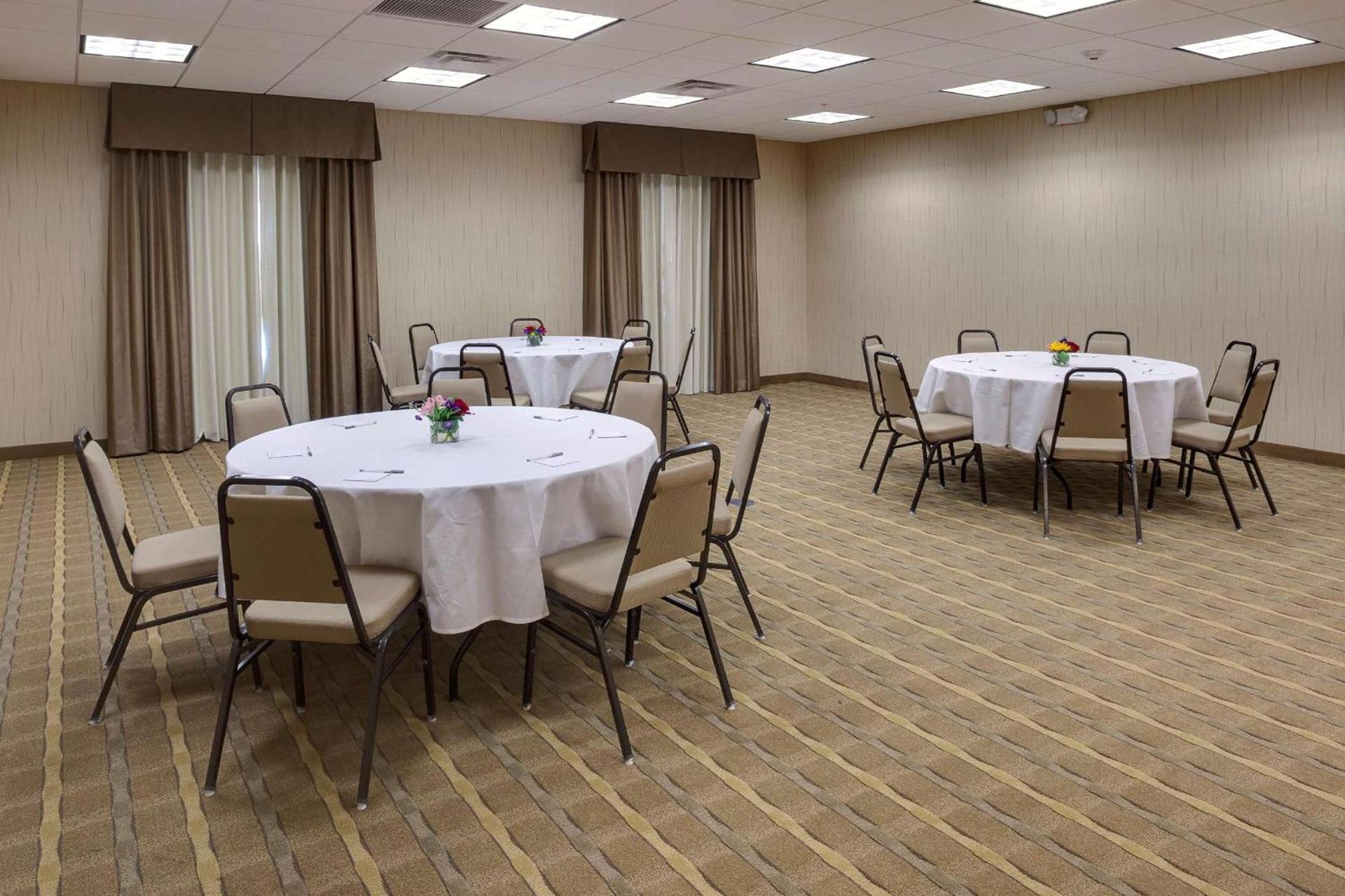 Hampton Inn & Suites Blythe, CA photo 28