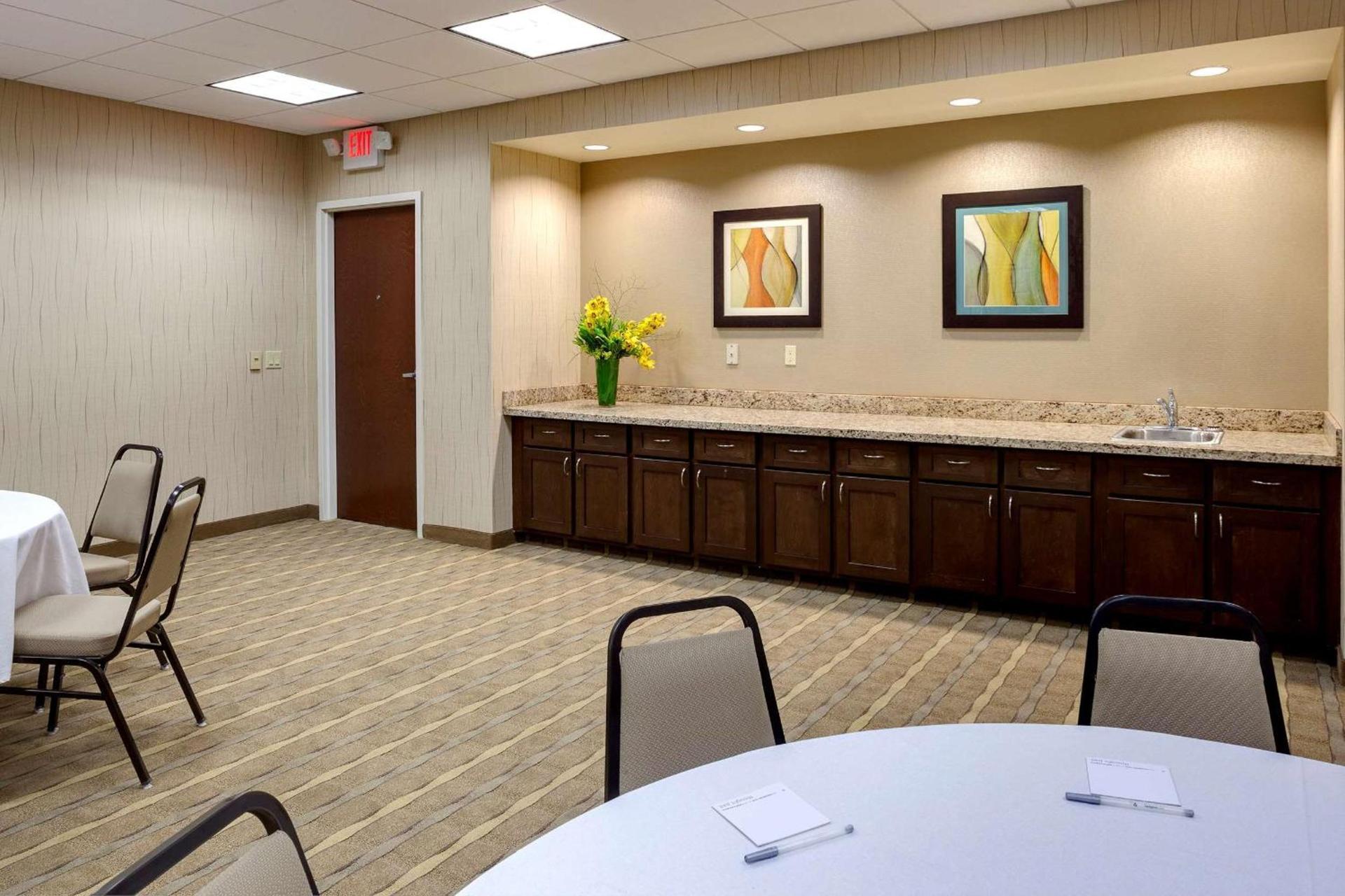 Hampton Inn & Suites Blythe, CA photo 29