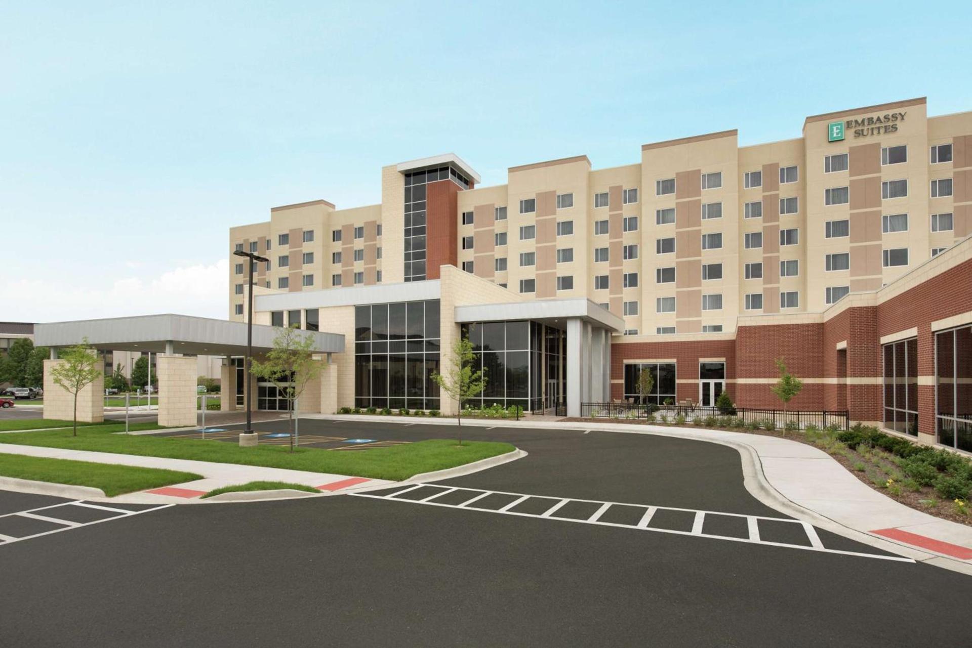 Embassy Suites by Hilton Chicago Naperville photo 2