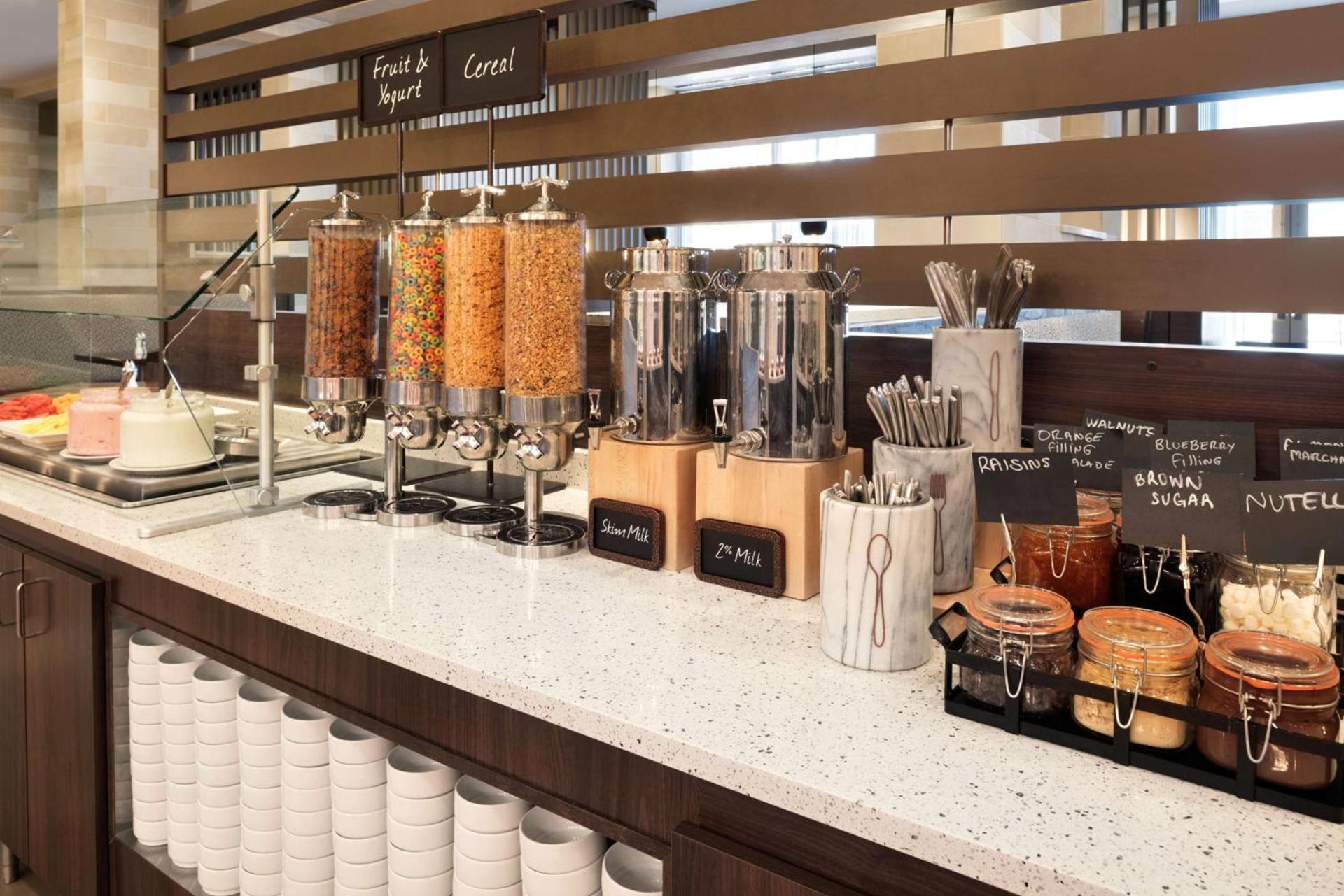 Embassy Suites by Hilton Chicago Naperville photo 8