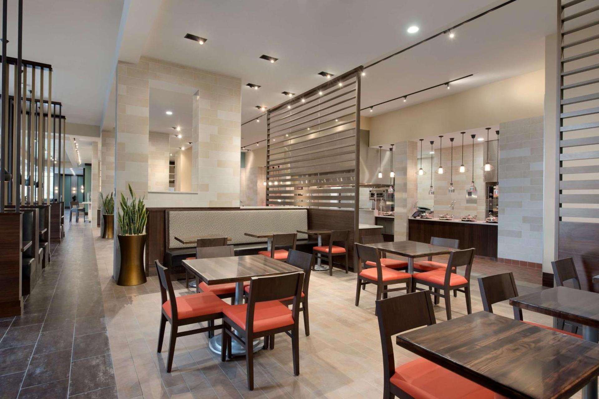 Embassy Suites by Hilton Chicago Naperville photo 9