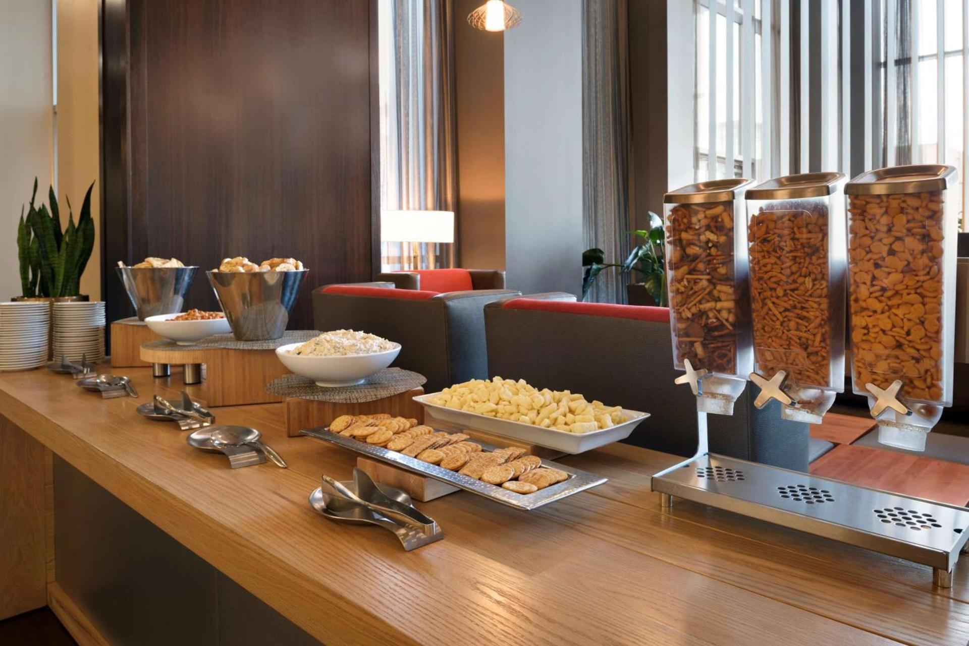 Embassy Suites by Hilton Chicago Naperville photo 12