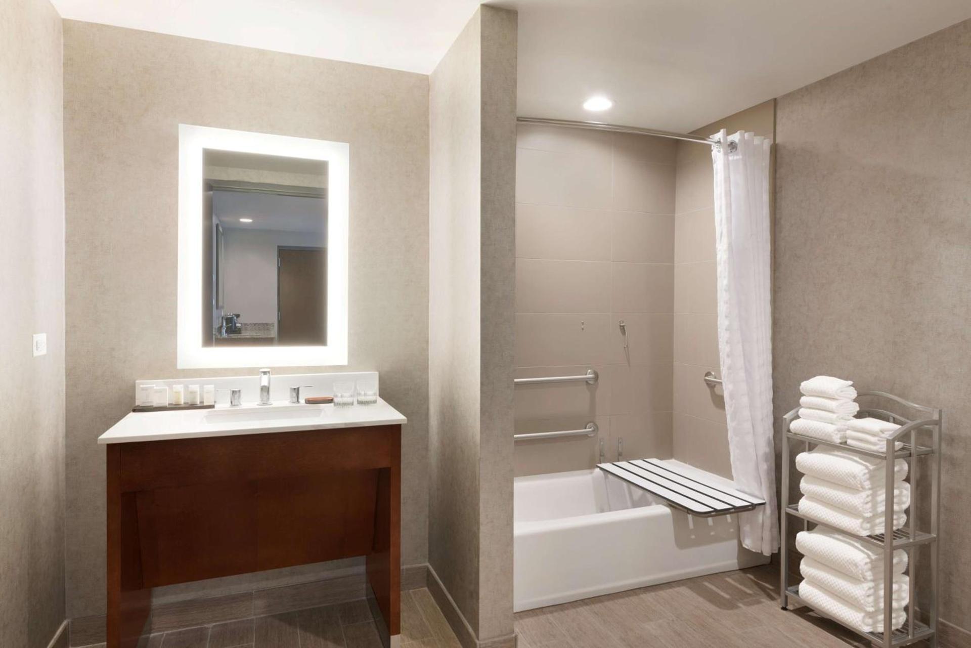 Embassy Suites by Hilton Chicago Naperville photo 20