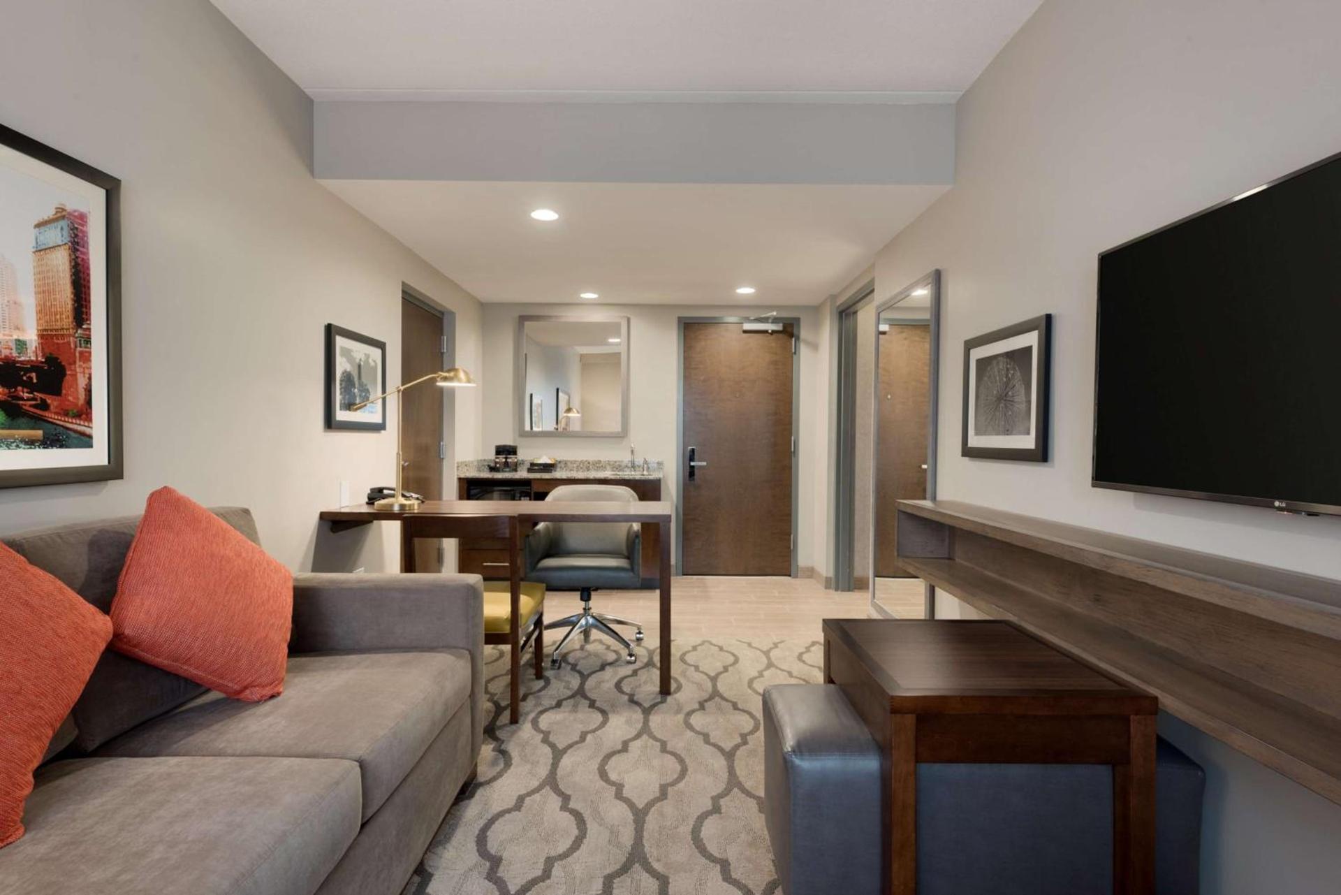 Embassy Suites by Hilton Chicago Naperville photo 21
