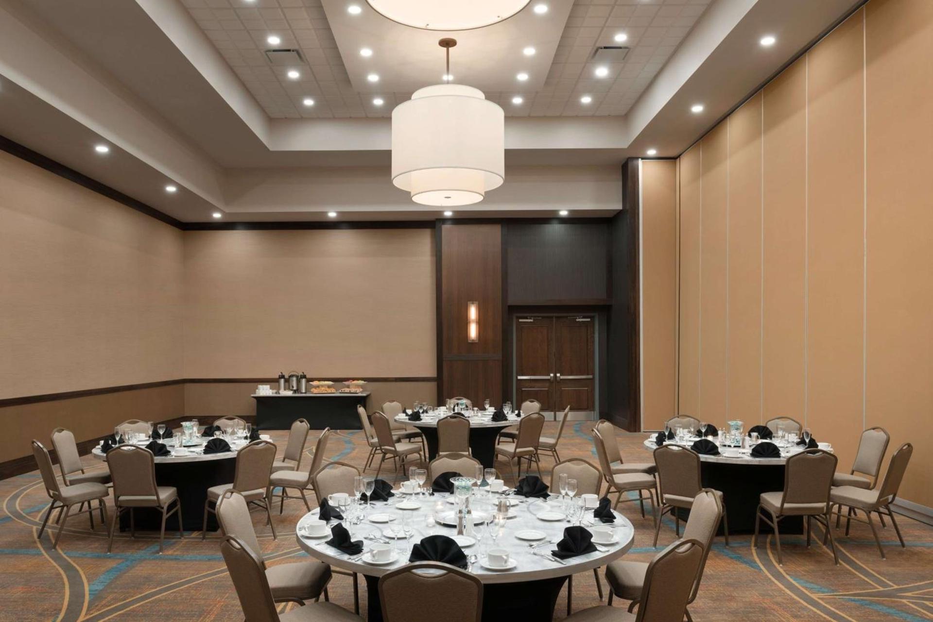 Embassy Suites by Hilton Chicago Naperville photo 30