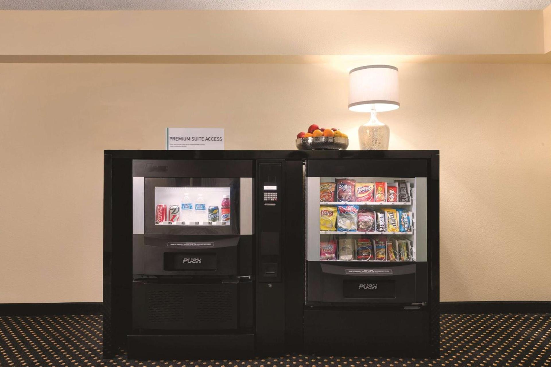 Embassy Suites by Hilton Chicago Naperville photo 31
