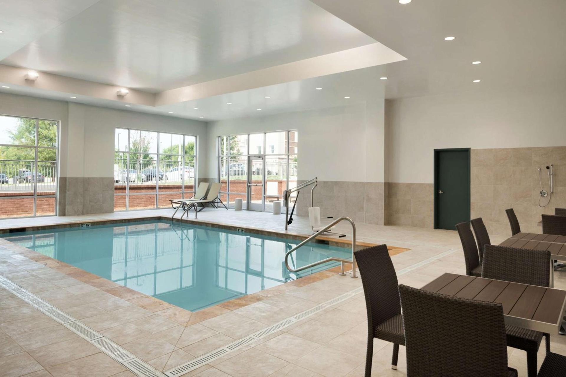 Embassy Suites Charlotte/Ayrsley photo 11