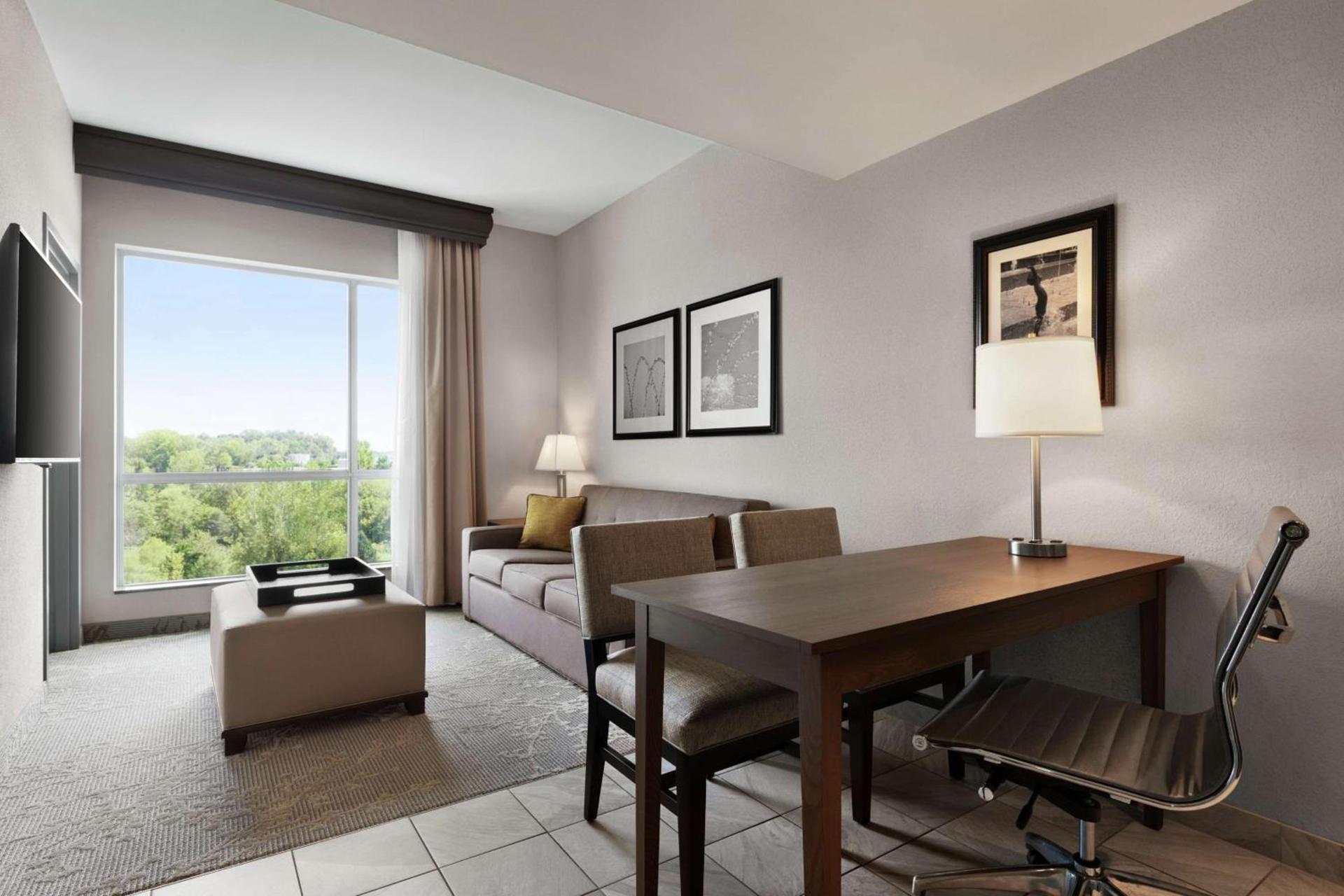 Embassy Suites Charlotte/Ayrsley photo 29