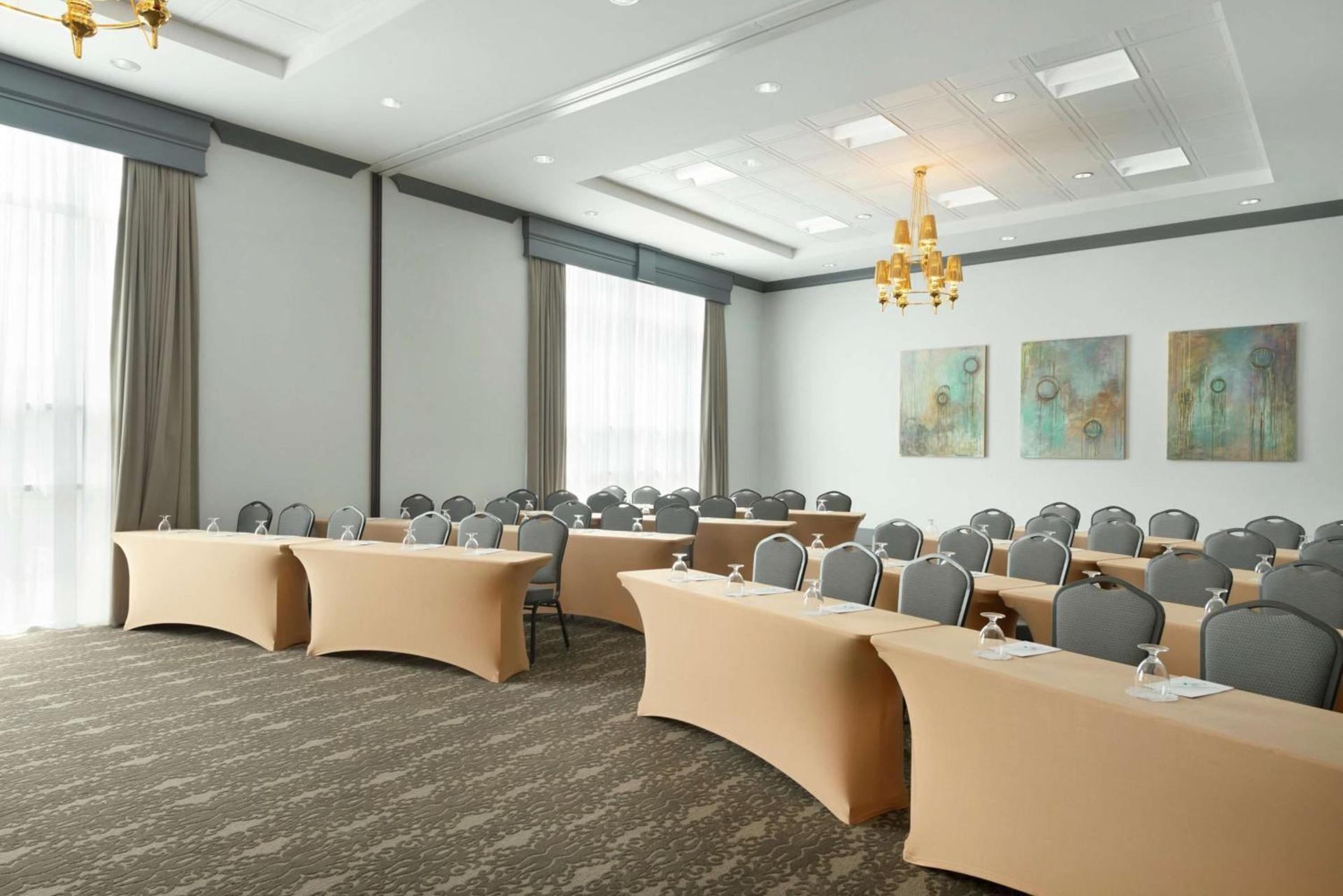 Embassy Suites Charlotte/Ayrsley photo 36