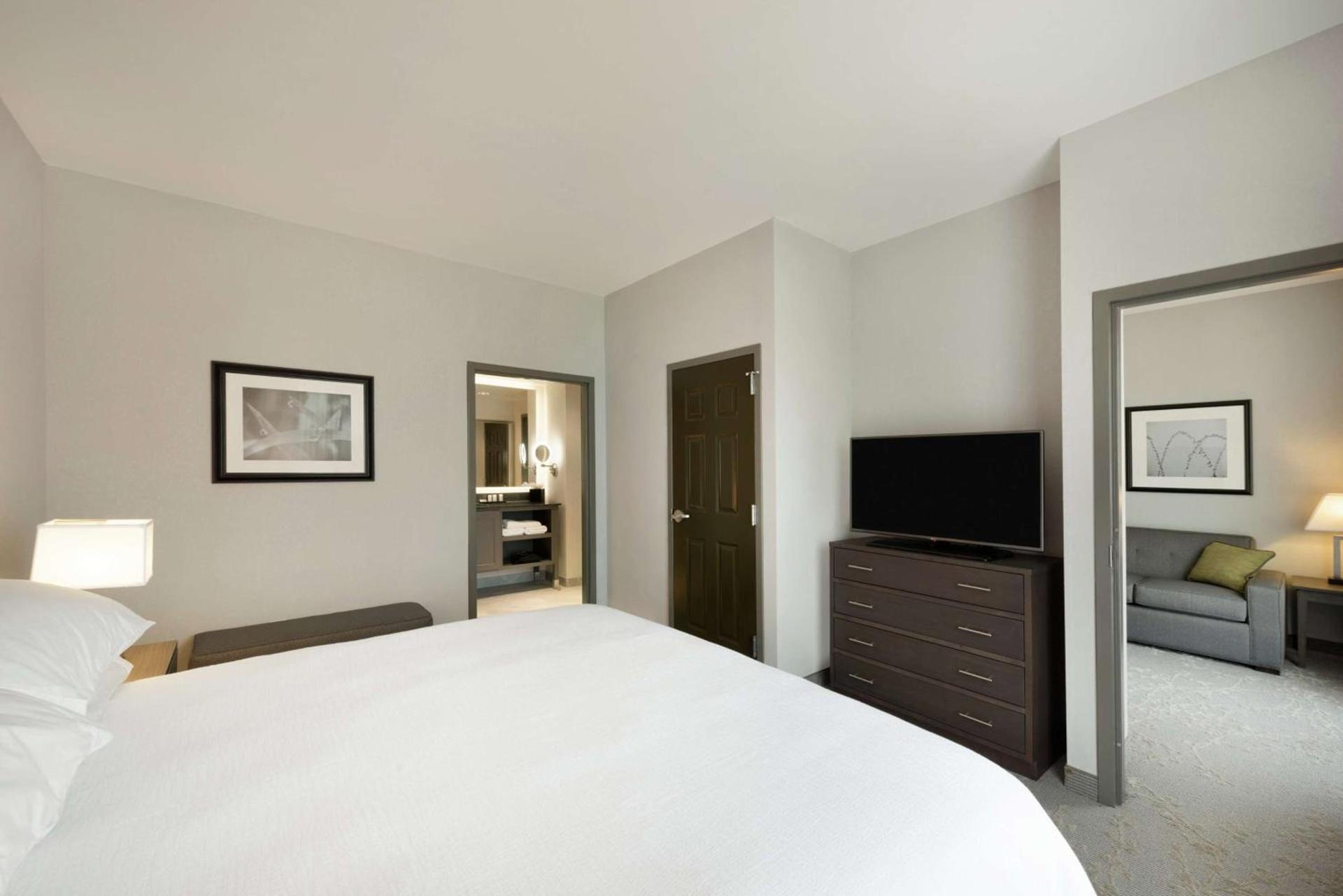 Embassy Suites Charlotte/Ayrsley photo 40