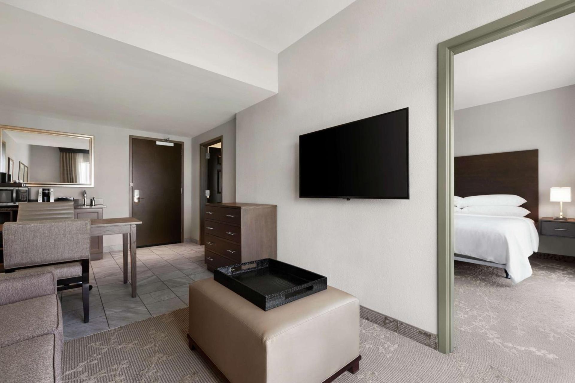 Embassy Suites Charlotte/Ayrsley photo 47