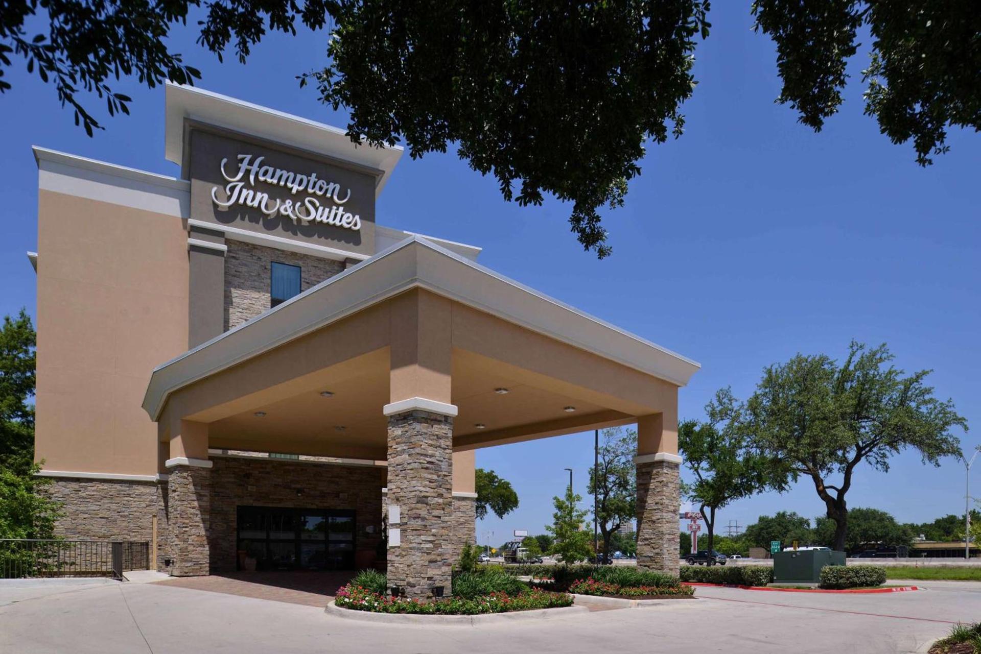 Hampton Inn & Suites Dallas Market Center photo 4