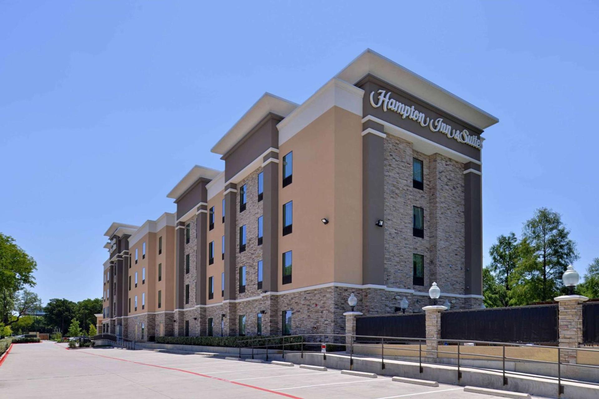 Hampton Inn & Suites Dallas Market Center photo 8