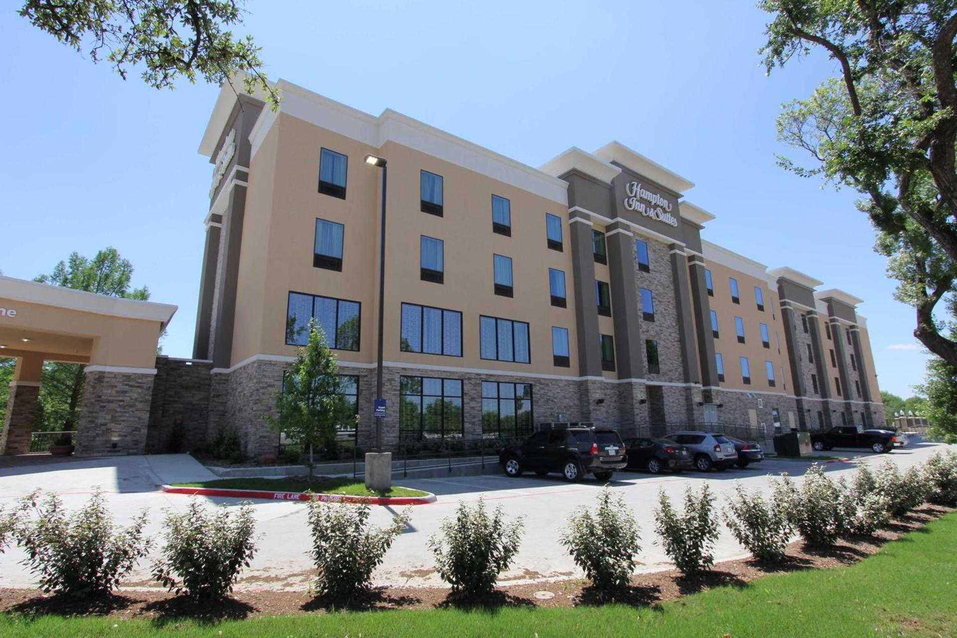 Hampton Inn & Suites Dallas Market Center photo 9