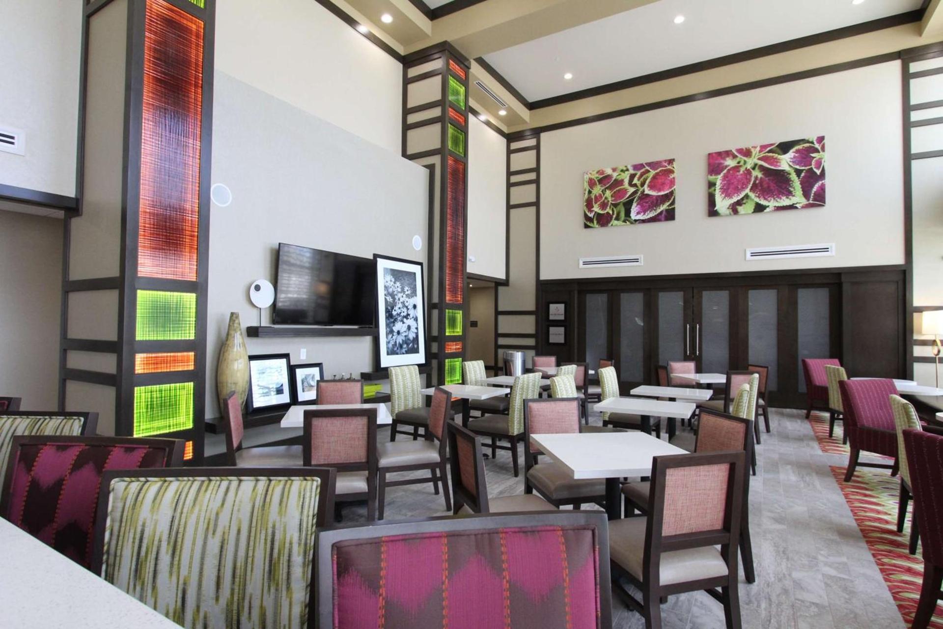 Hampton Inn & Suites Dallas Market Center photo 11