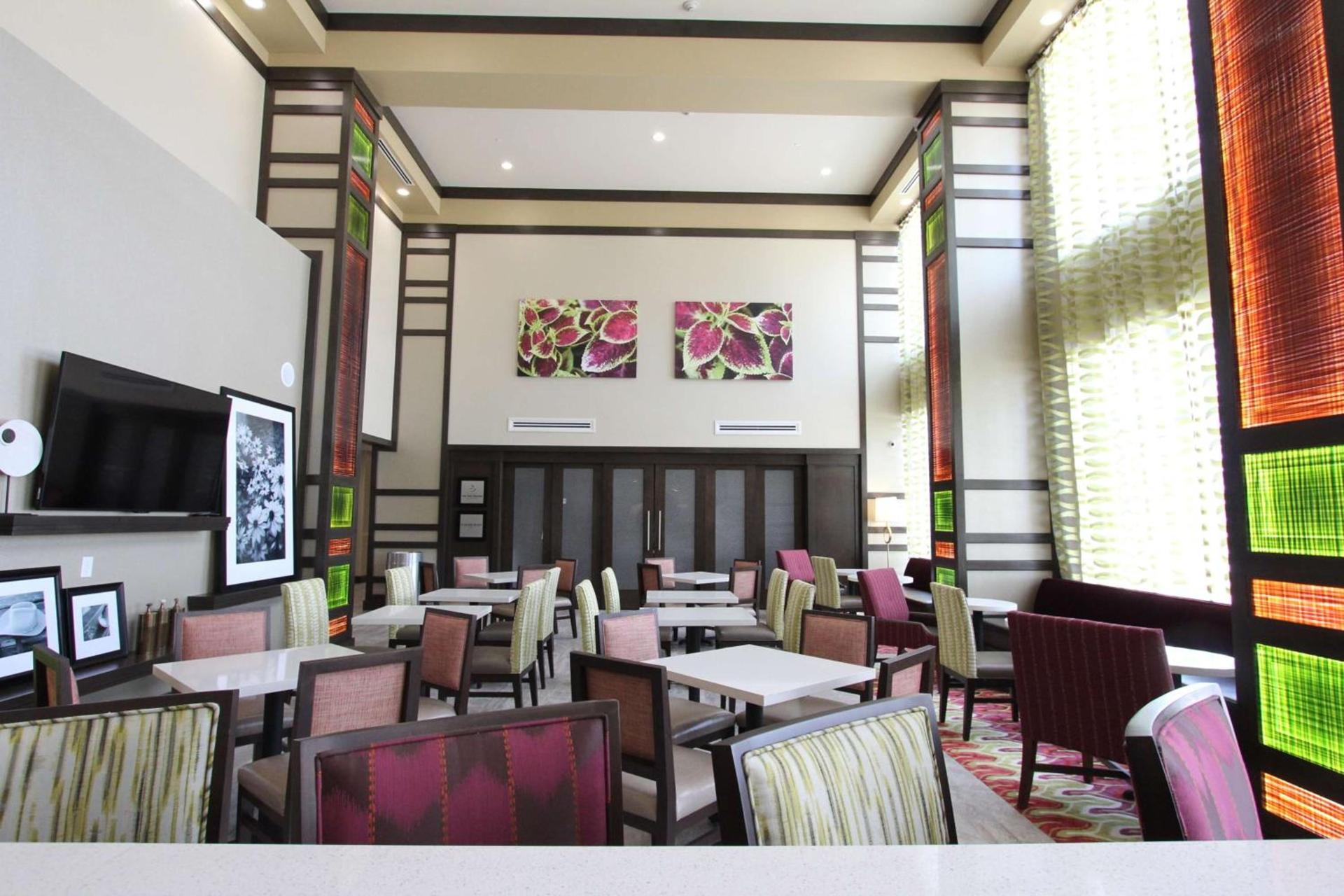 Hampton Inn & Suites Dallas Market Center photo 12