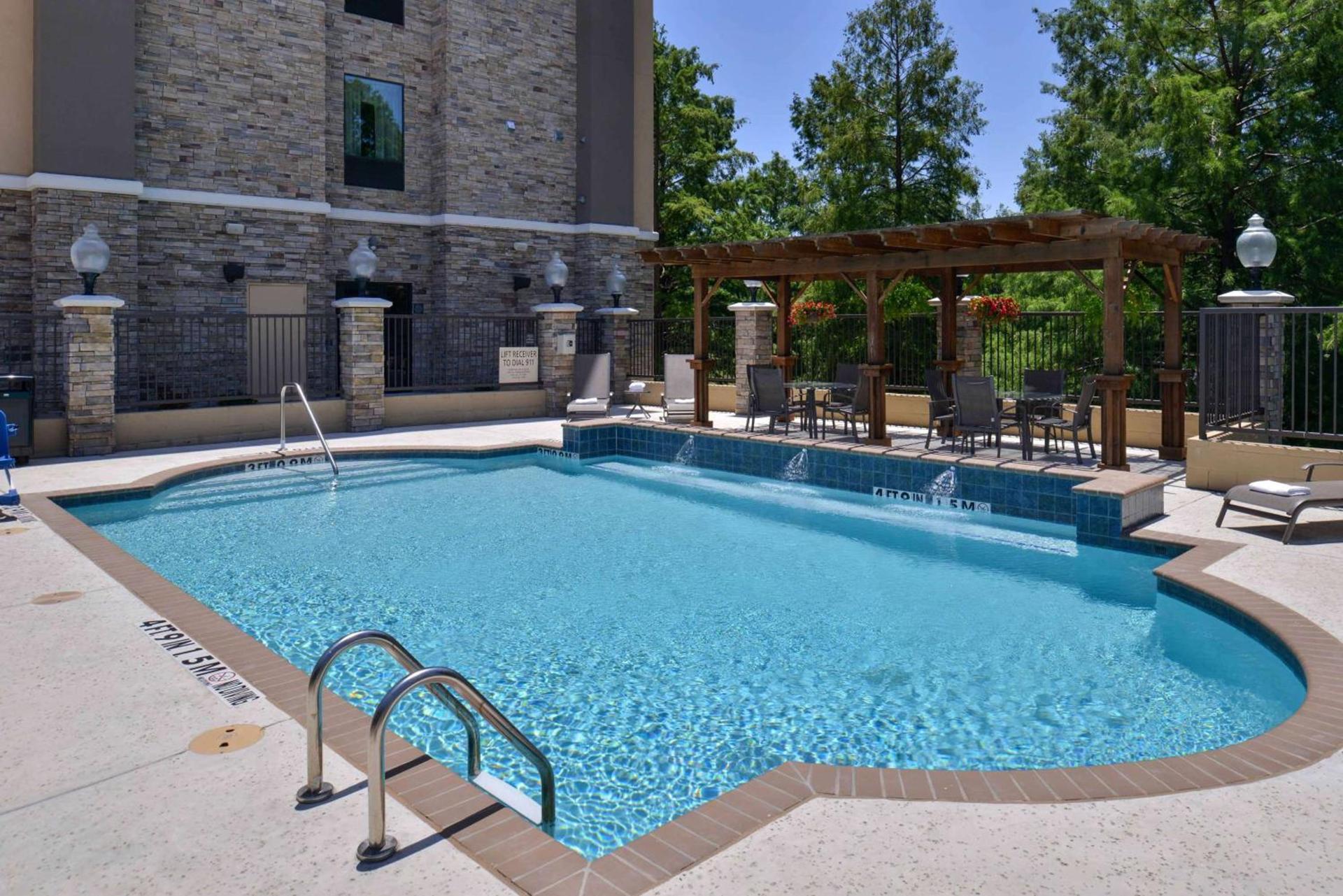 Hampton Inn & Suites Dallas Market Center photo 17