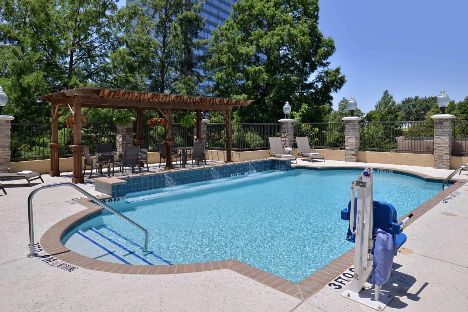 Hampton Inn & Suites Dallas Market Center photo 20