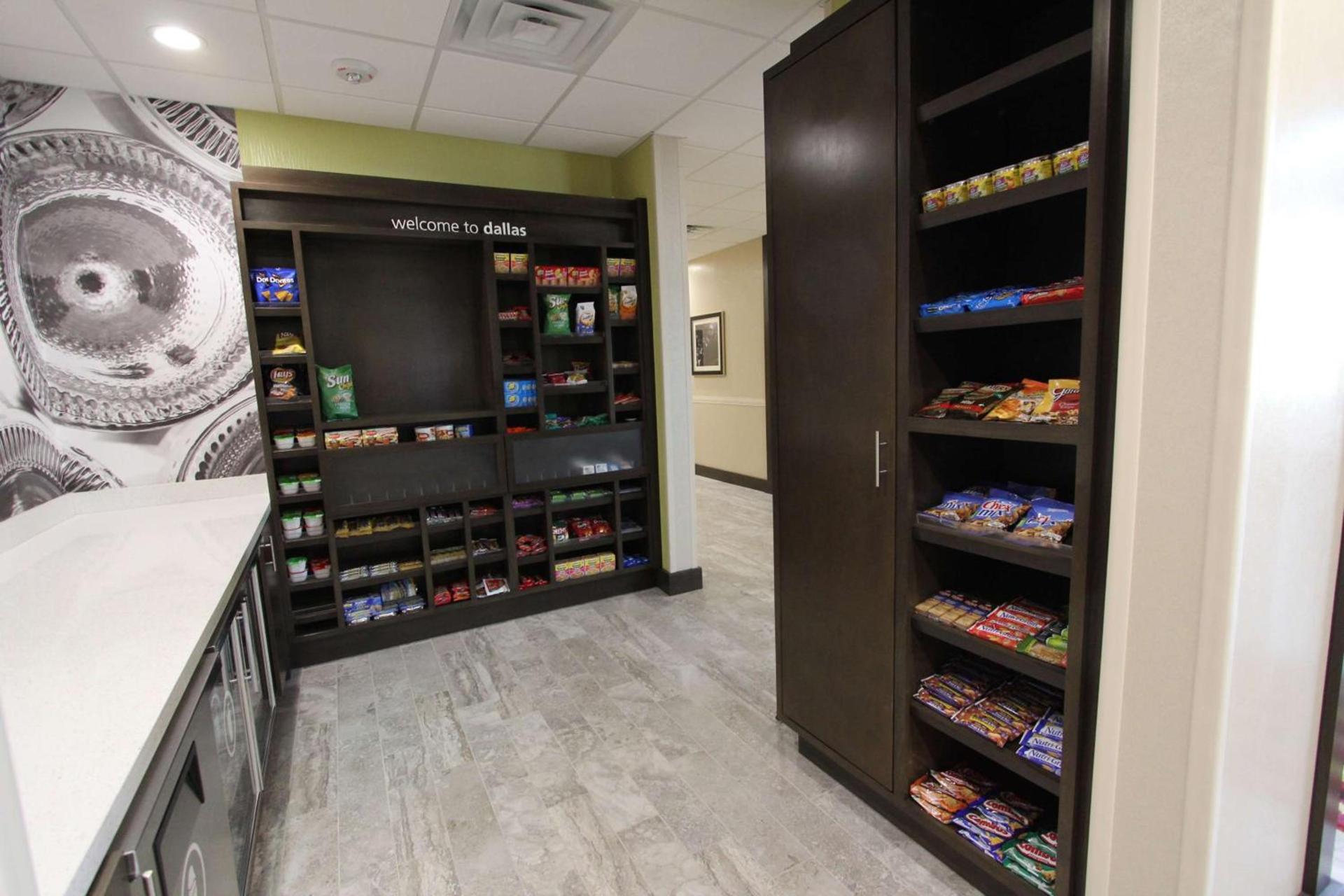 Hampton Inn & Suites Dallas Market Center photo 25