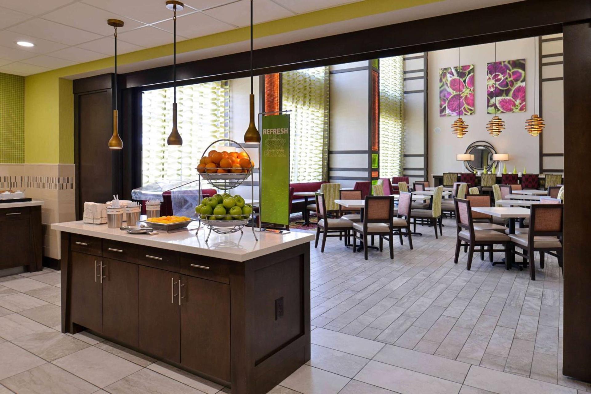 Hampton Inn & Suites Dallas Market Center photo 29