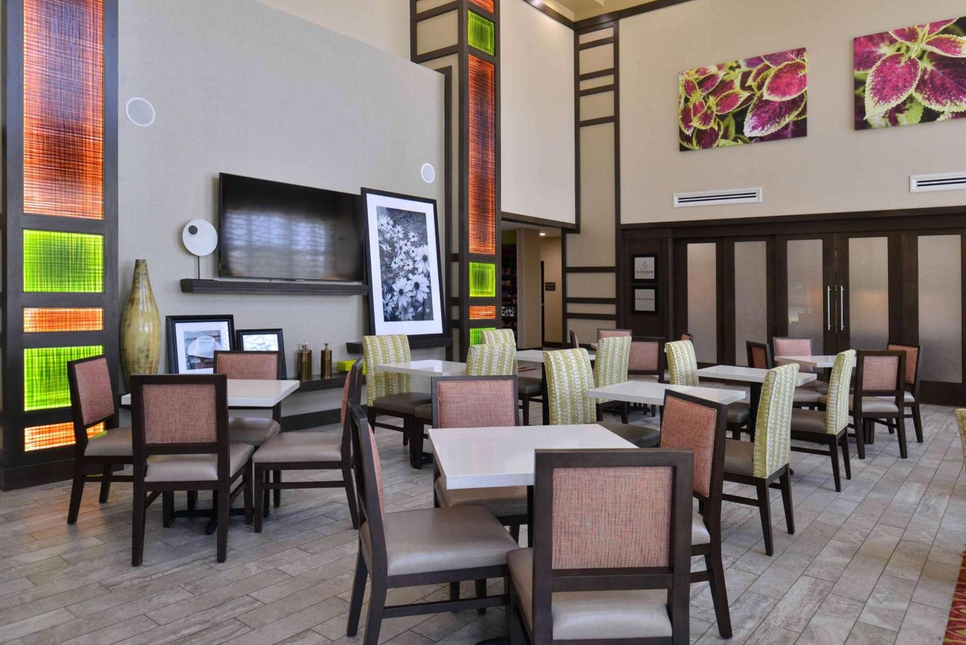 Hampton Inn & Suites Dallas Market Center photo 34