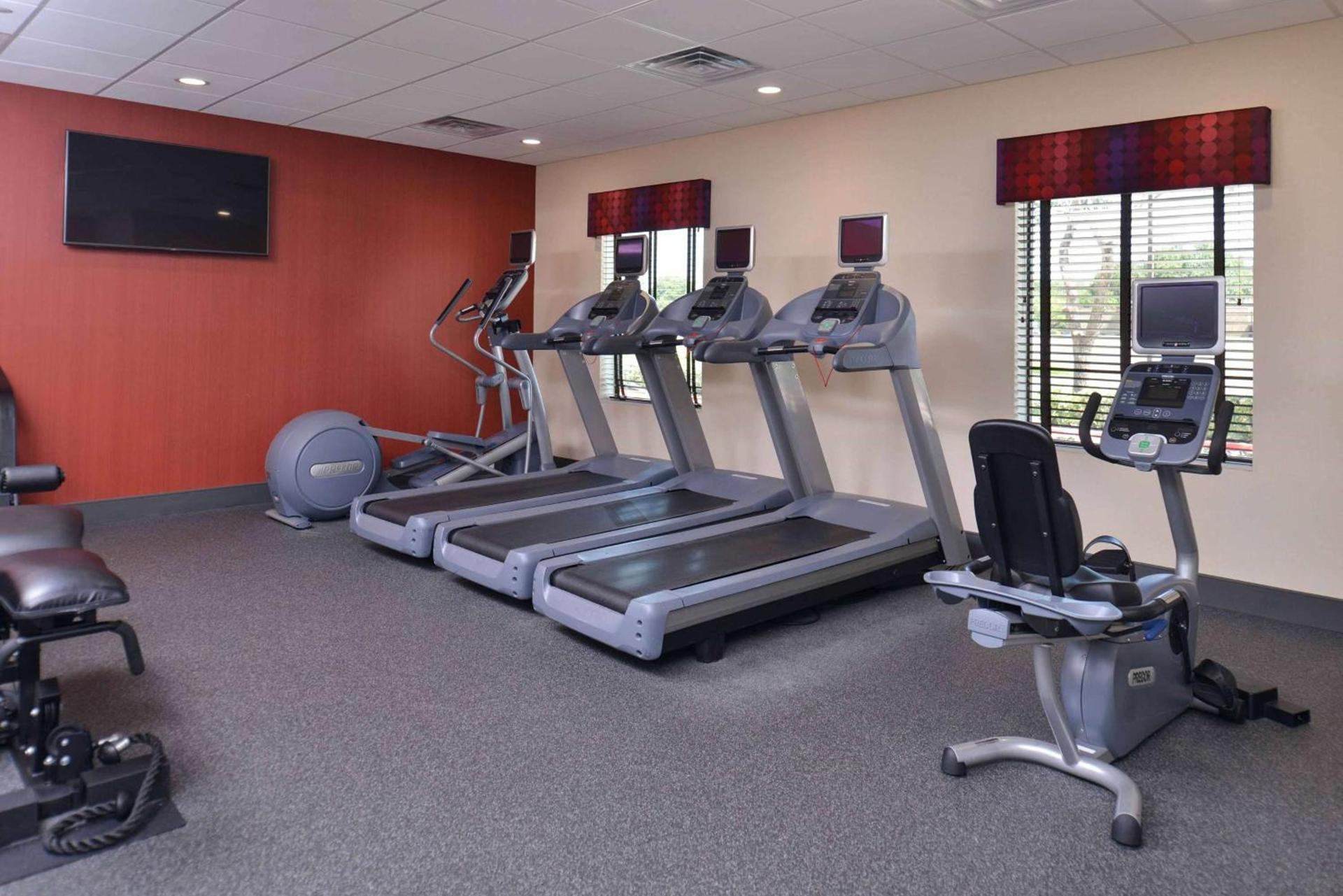 Hampton Inn & Suites Dallas Market Center photo 40
