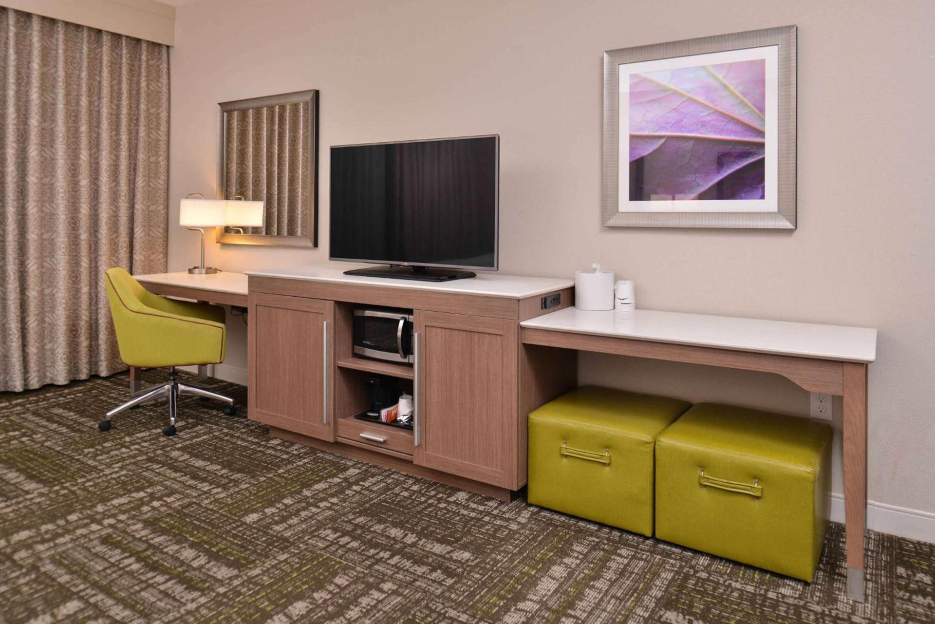 Hampton Inn & Suites Dallas Market Center photo 55