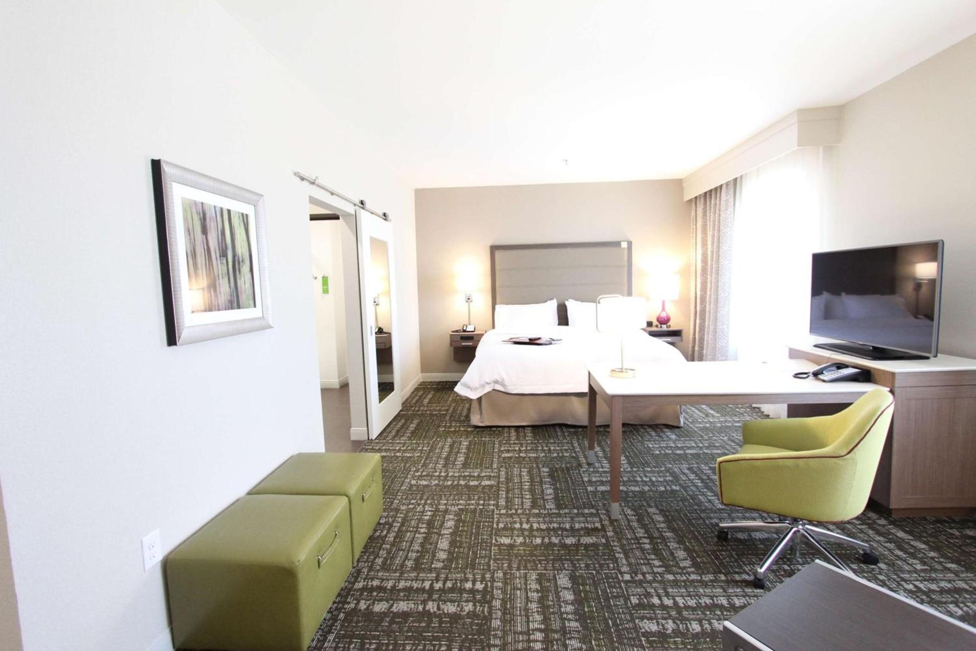 Hampton Inn & Suites Dallas Market Center photo 53
