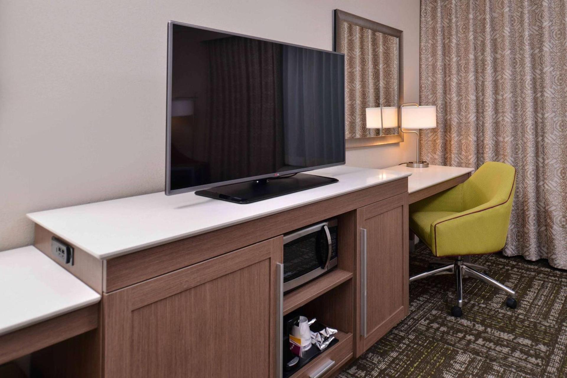 Hampton Inn & Suites Dallas Market Center photo 61