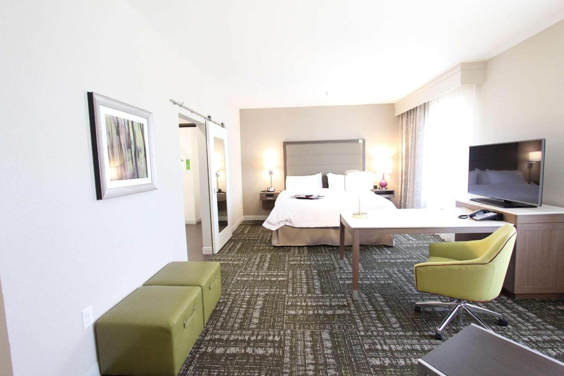 Hampton Inn & Suites Dallas Market Center photo 66
